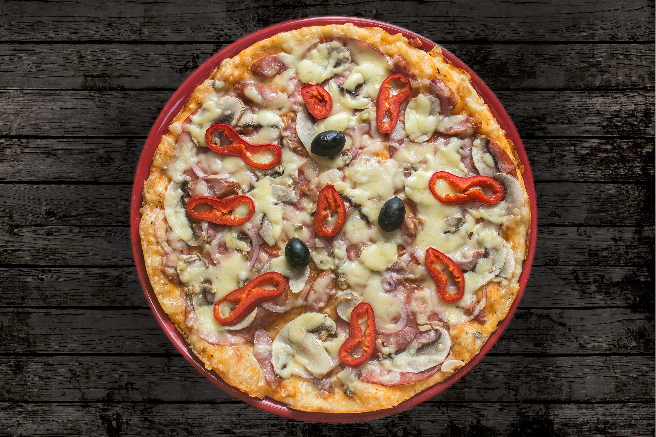 unhealthy eating, vegetarian food, italian food, photo, pepperoni, cheese, restaurant, mozzarella, olives, baked, herb, view from the top, high angle view, HD Wallpaper