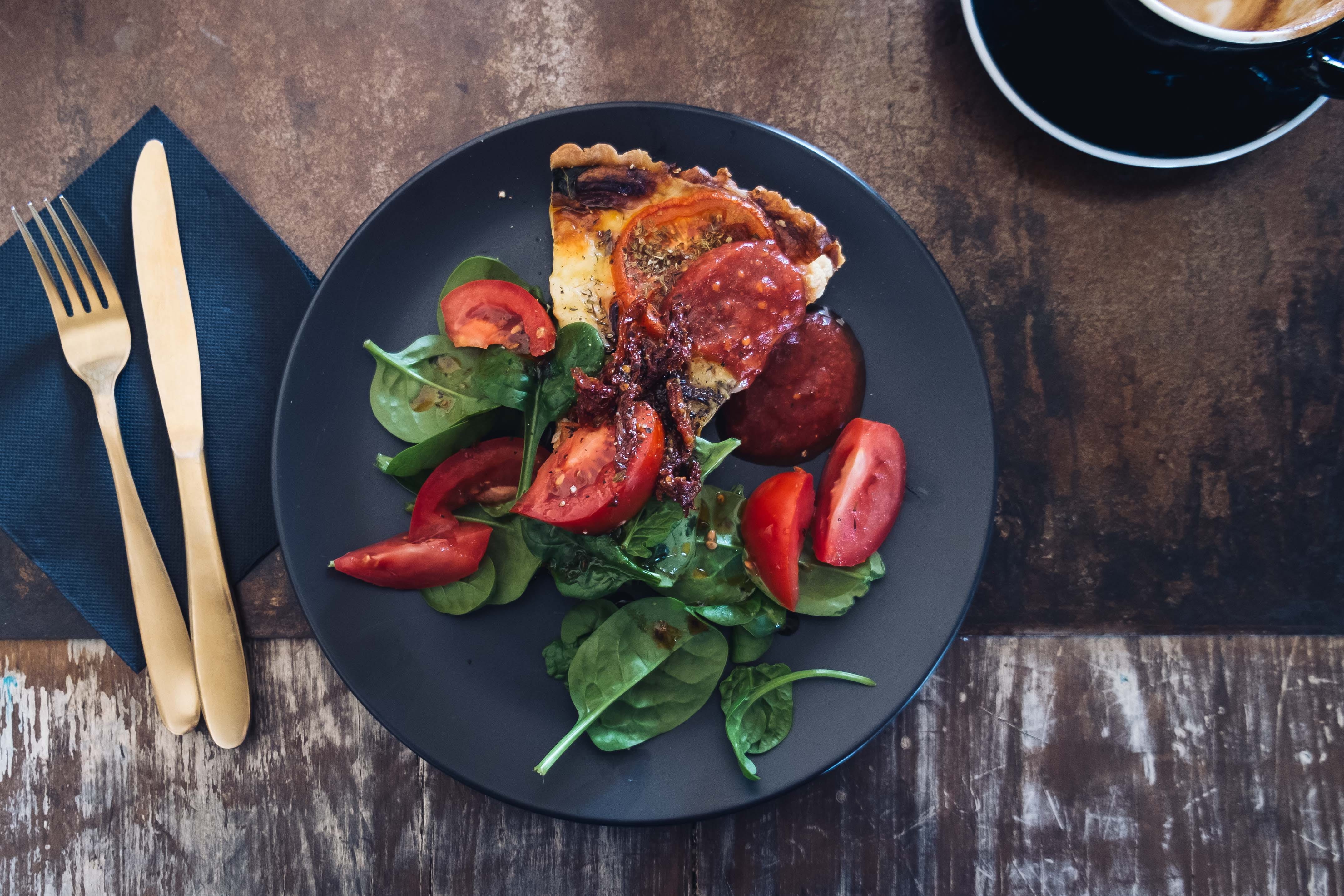 ready-to-eat, 4K, wood - material, eating utensil, meal, dish, crockery, salad, red, table, tomatoes, directly above, healthy eating, vegetable, wellbeing, HD Wallpaper