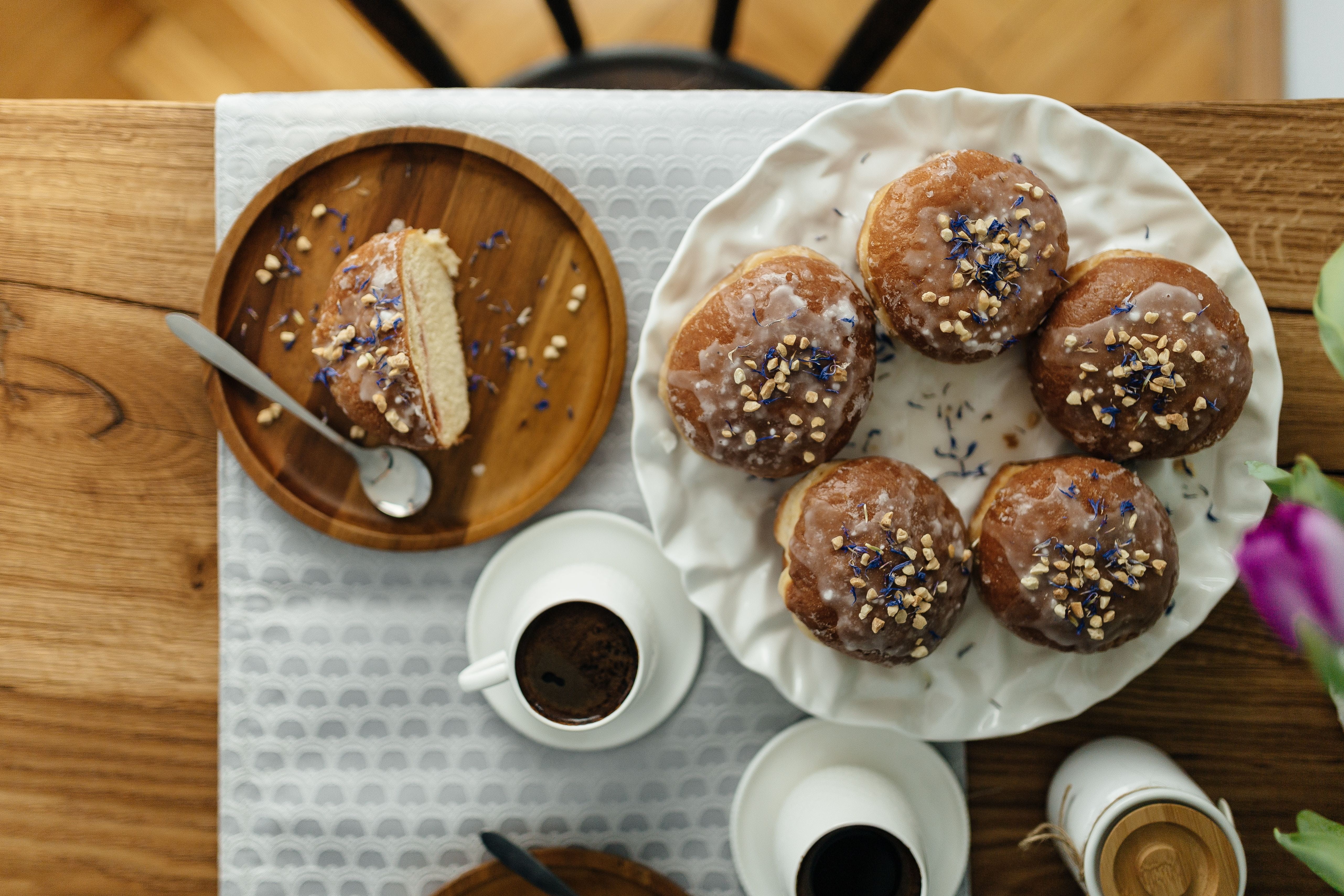 pastry, indoors, baked, meal, indulgence, bakery, sweet Food, food, wood - Material, gourmet, rustic, day, Delicious, breakfast, temptation, table, serving size, HD Wallpaper