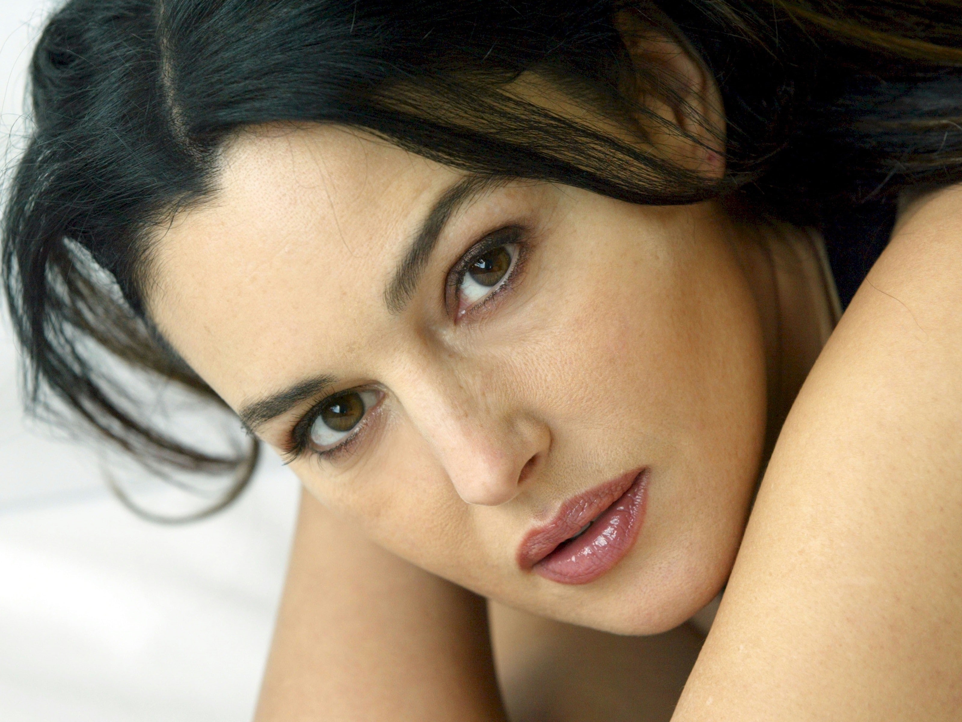 2K, Monica Bellucci, human face, women, portrait, hairstyle, brown hair, beautiful woman, indoors, body part, adult, hair, headshot, beauty, one person, HD Wallpaper