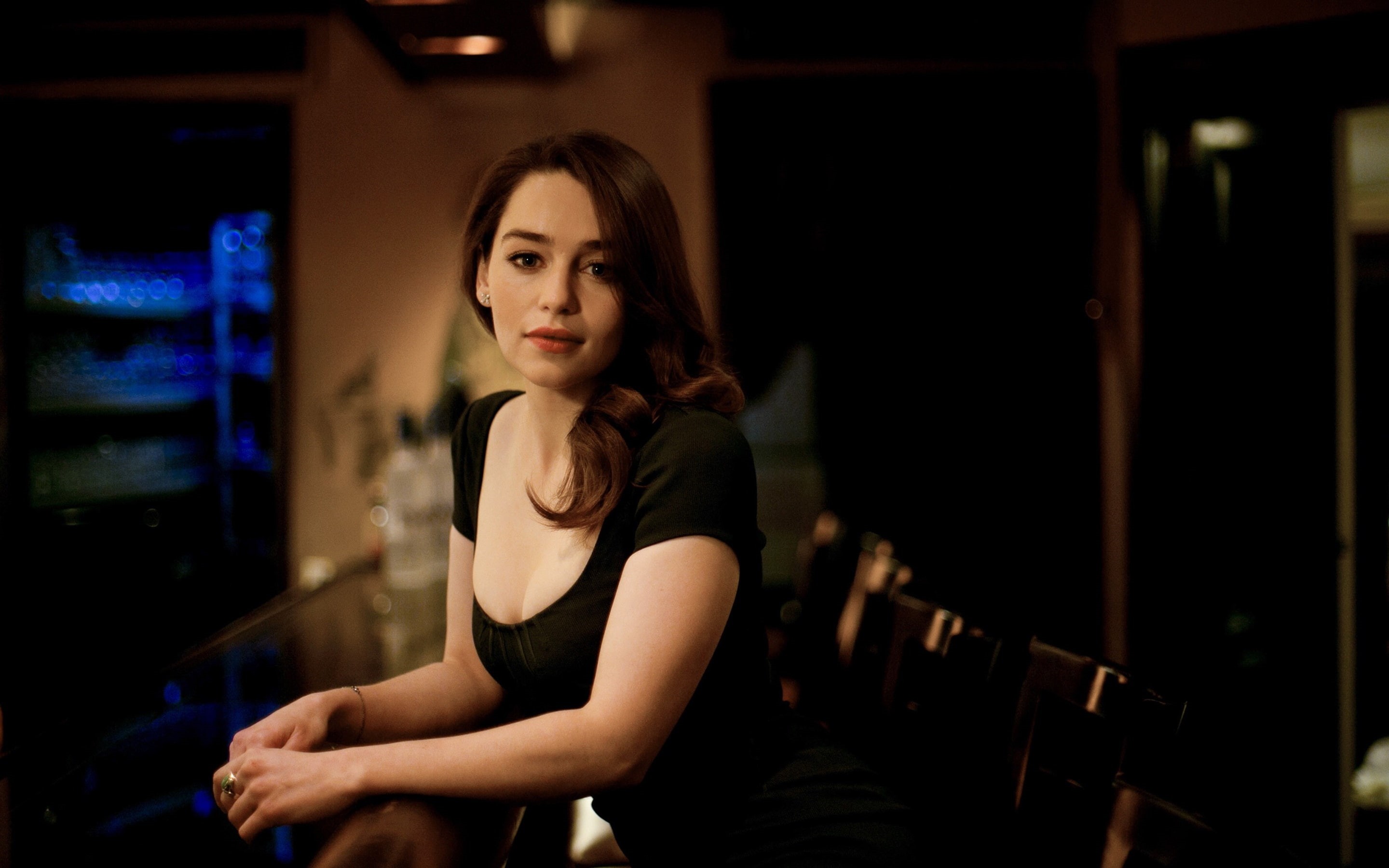 sleeve, scoop, black, Emilia, Clarke, 2K, short, s, neck, women, shirt, HD Wallpaper