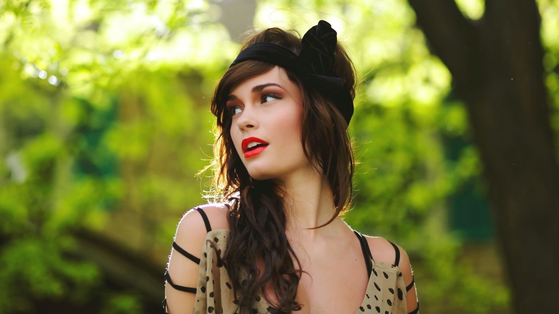 red lipstick, beautiful woman, green background, tree, fashion, outdoors, leisure activity, headshot, young adult, young women, focus on foreground, s, HD Wallpaper