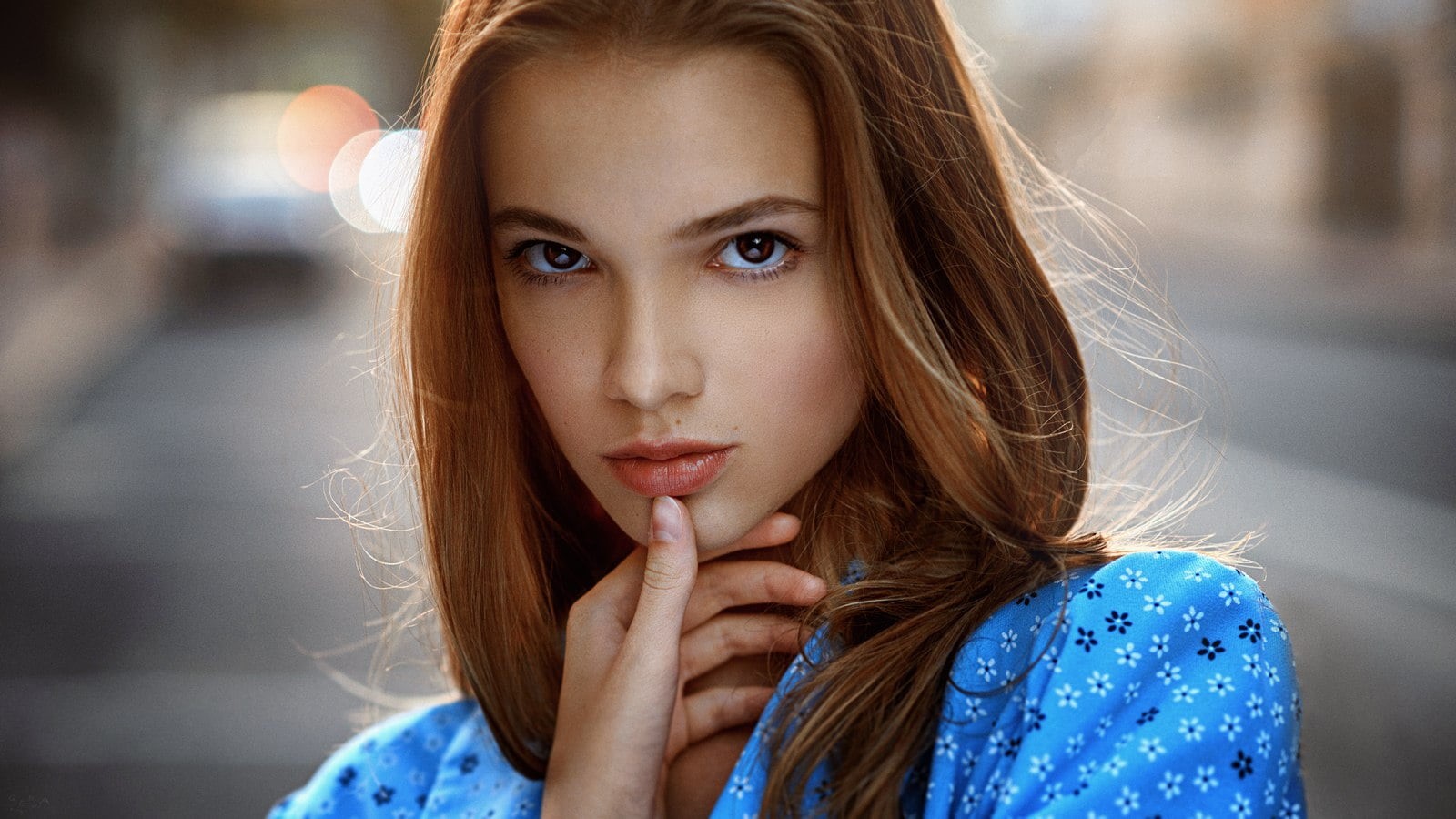 blue, close-up, finger on lips, fashion, Anna Dyuzhina, body part, 720P, bokeh, face, looking at camera, one person, women outdoors, brown hair, front view, HD Wallpaper