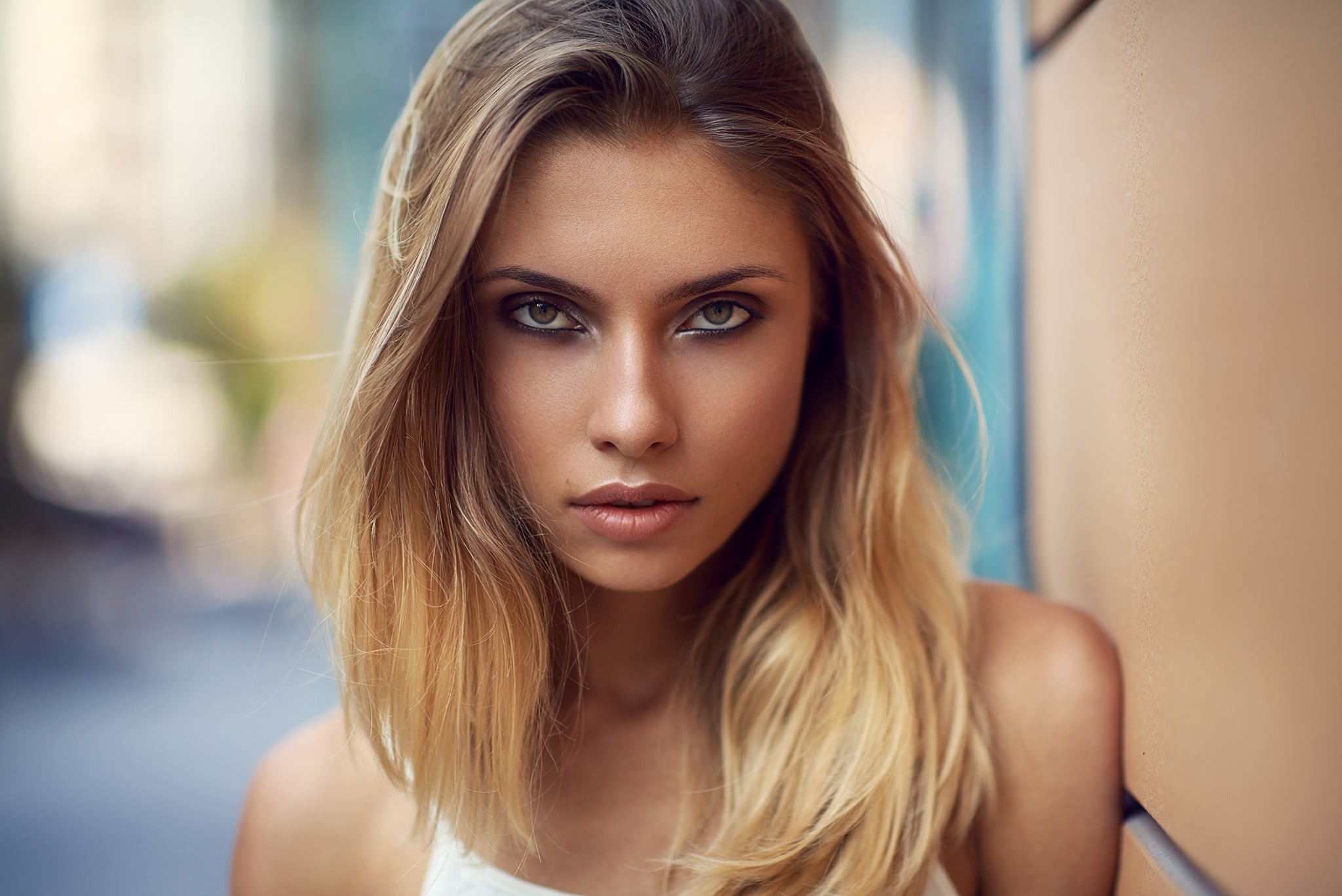 Ariel Grabowski, luxury, model, glamour, long hair, 1080P, women, front view, adult, beautiful people, wavy hair, eyes, juicy lips, fashion, hair, looking at camera, HD Wallpaper