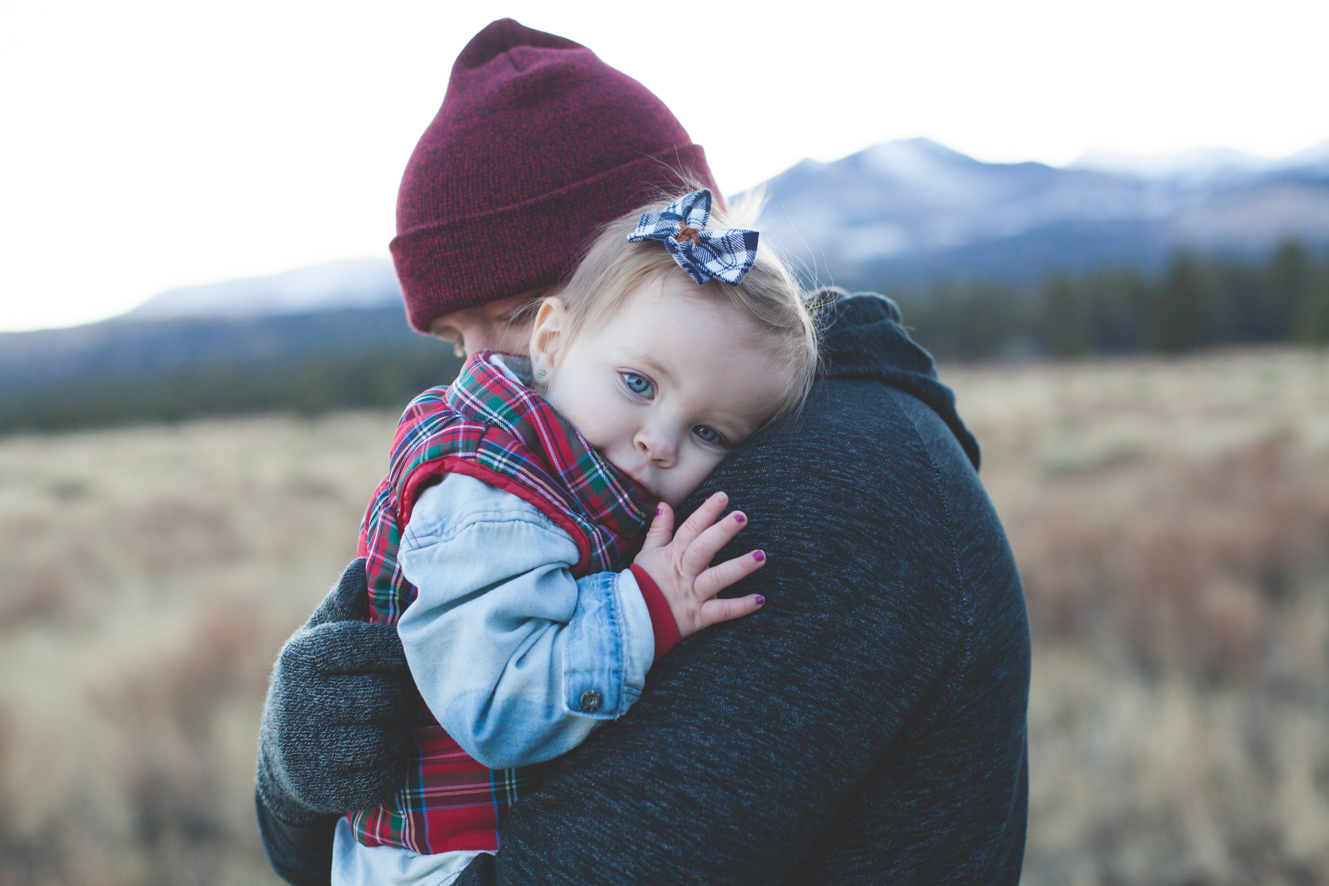 hat, smiling, positive emotion, father, mountains, warm clothing, people, blue eyes, landscape, fall, fun, bonding, cute, children, gloves, man, bond, girl, HD Wallpaper