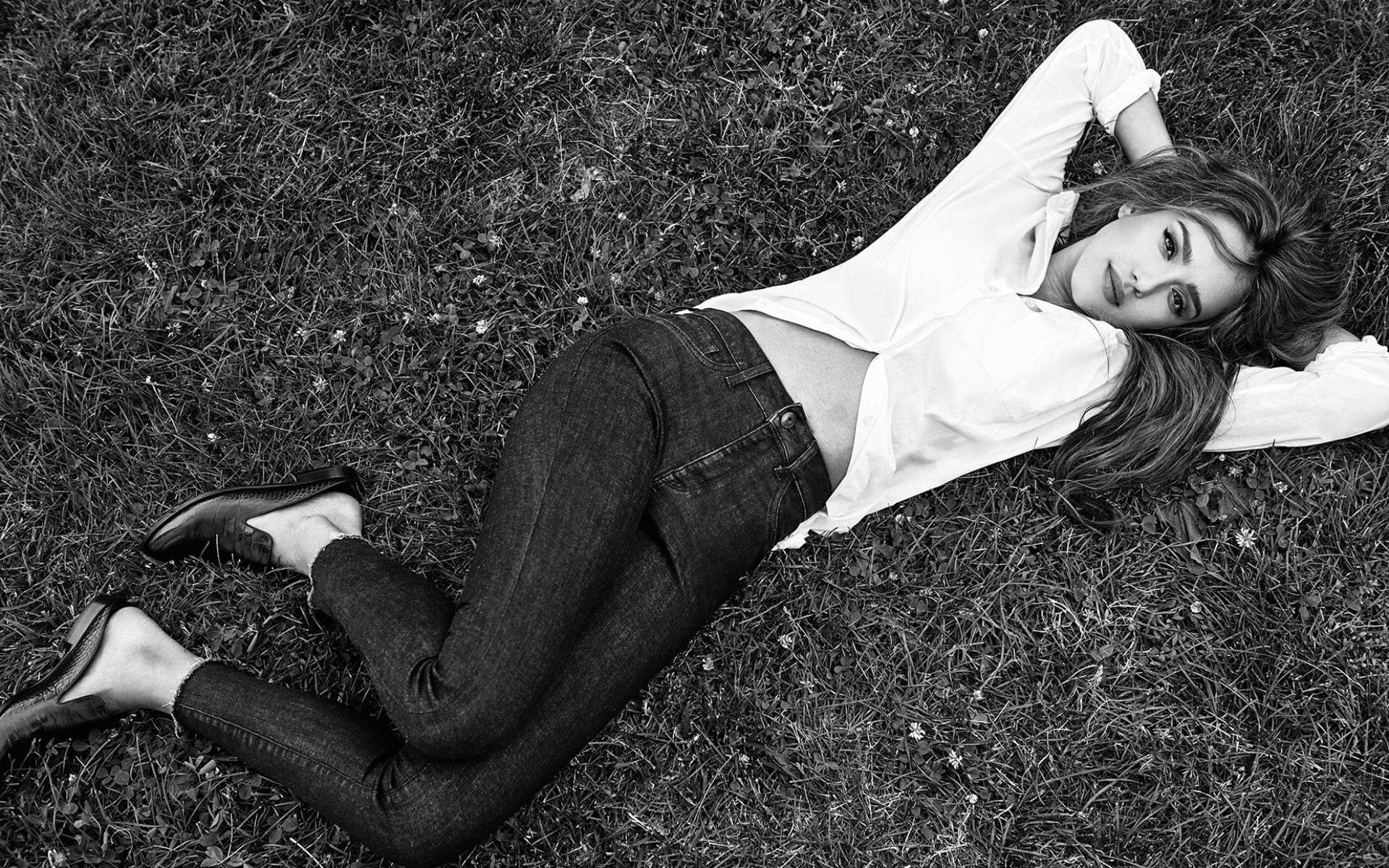 plant, hairstyle, 1080P, field, lying on back, young adult, hollywood, casual clothing, women, young women, contemplation, Female celebrities, leisure activity, HD Wallpaper