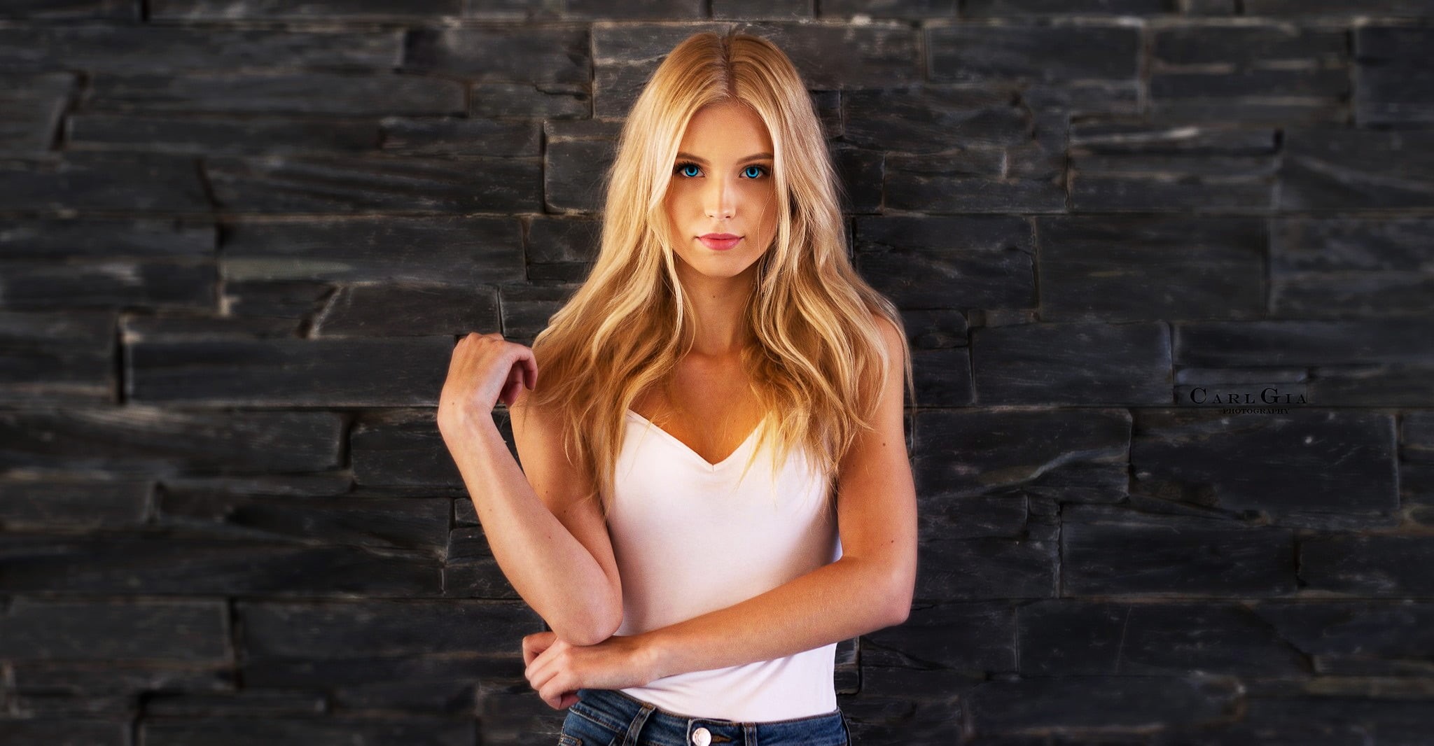 blond hair, lifestyles, bare shoulders, women, hair, hairstyle, blonde, adult, one person, casual clothing, architecture, looking at camera, beauty, front view, HD Wallpaper