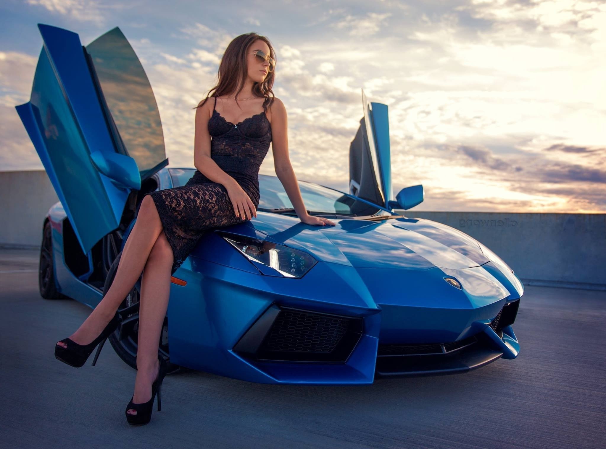 young women, glamour, 1080P, women hair dress brunette legs heels model lamborghini black blue car super car sunglasses looking away luxury women with cars, HD Wallpaper