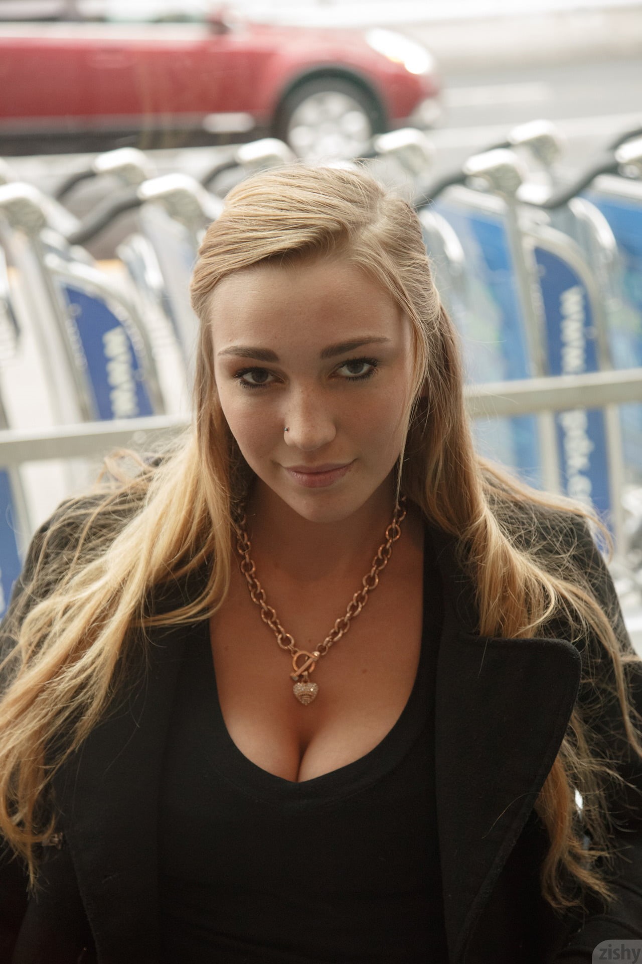 mode of transportation, headshot, young adult, young women, blond hair, one person, 1080P, subway train, jewelry, hairstyle, black clothing, necklace, Phone HD Wallpaper