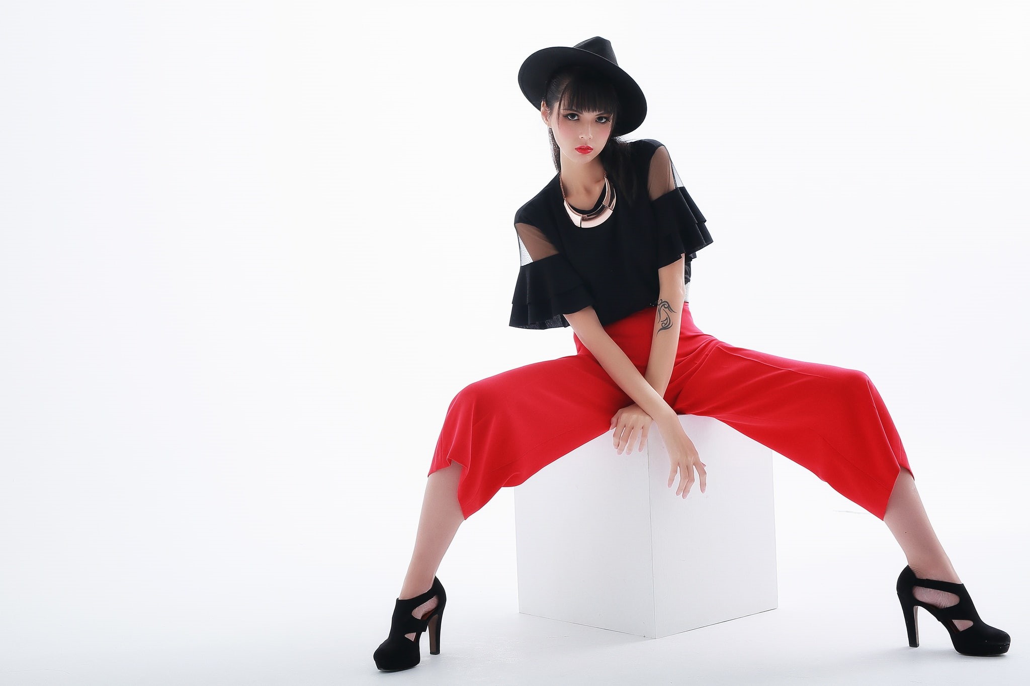 women, white background, model, sitting, spread legs, 1080P, dark hair, hat, simple background, HD Wallpaper