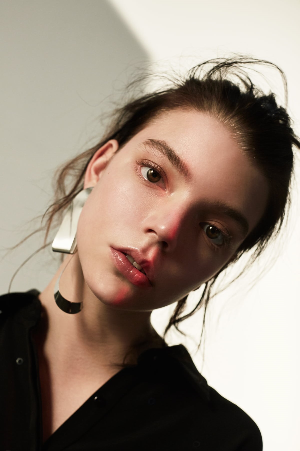 women, simple background, Anya Taylor-Joy, actress, 720P, brunette, Phone HD Wallpaper