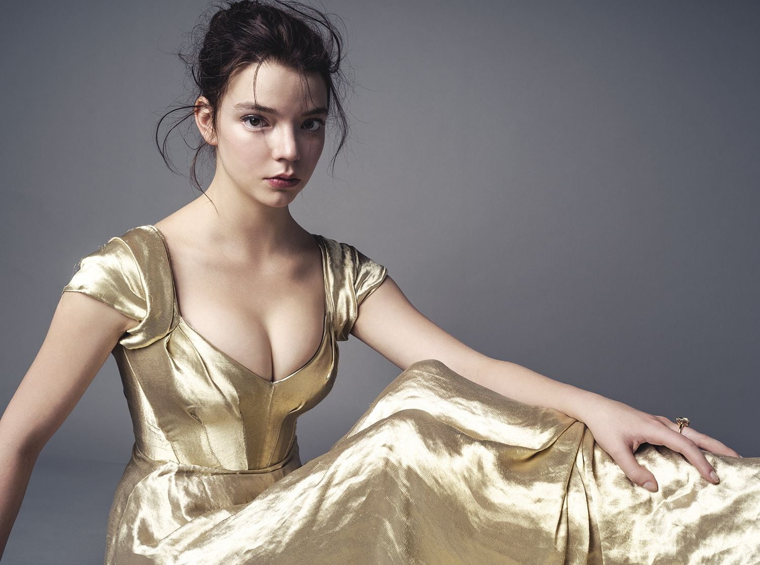 actress, gray background, women, 720P, Anya Taylor-Joy, dress, simple background, lipstick, brunette, on floor, HD Wallpaper