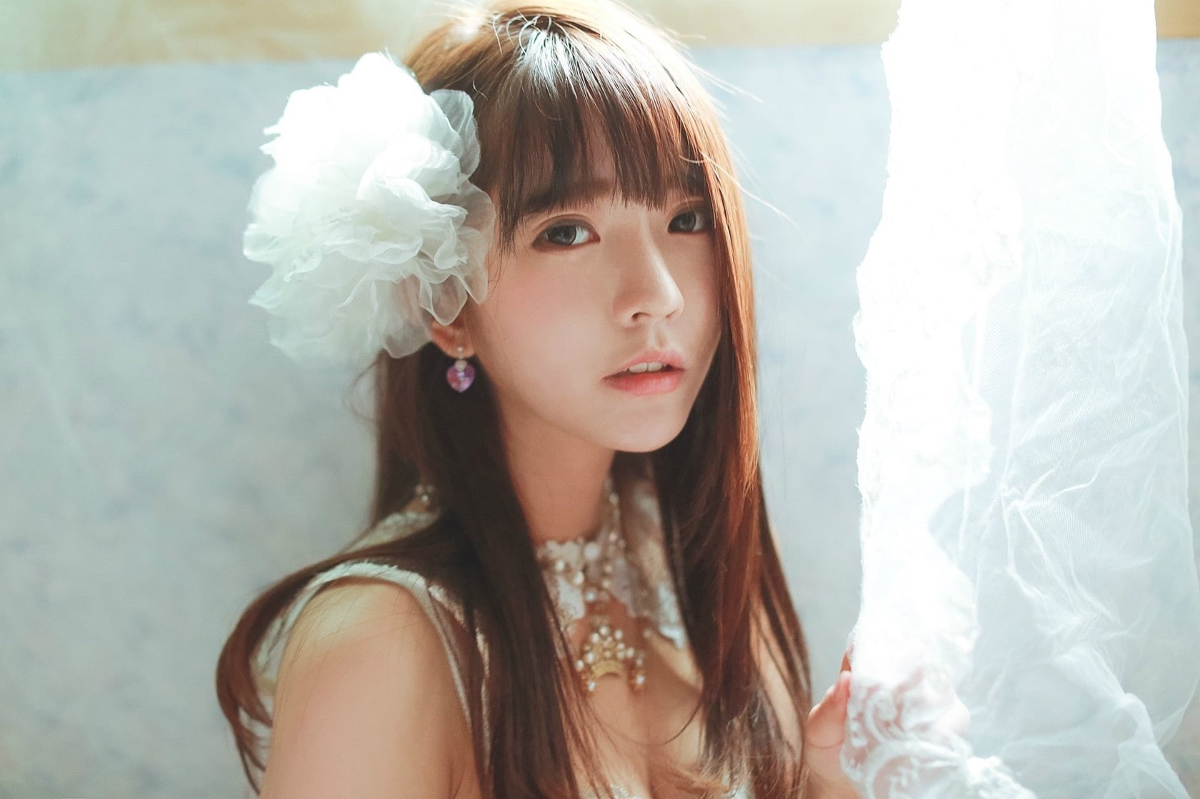 Yurisa Chan, hairstyle, brunette, knot, young adult, brown hair, veil, 720P, white color, one person, young women, women, headshot, beauty, Korean, adult, HD Wallpaper