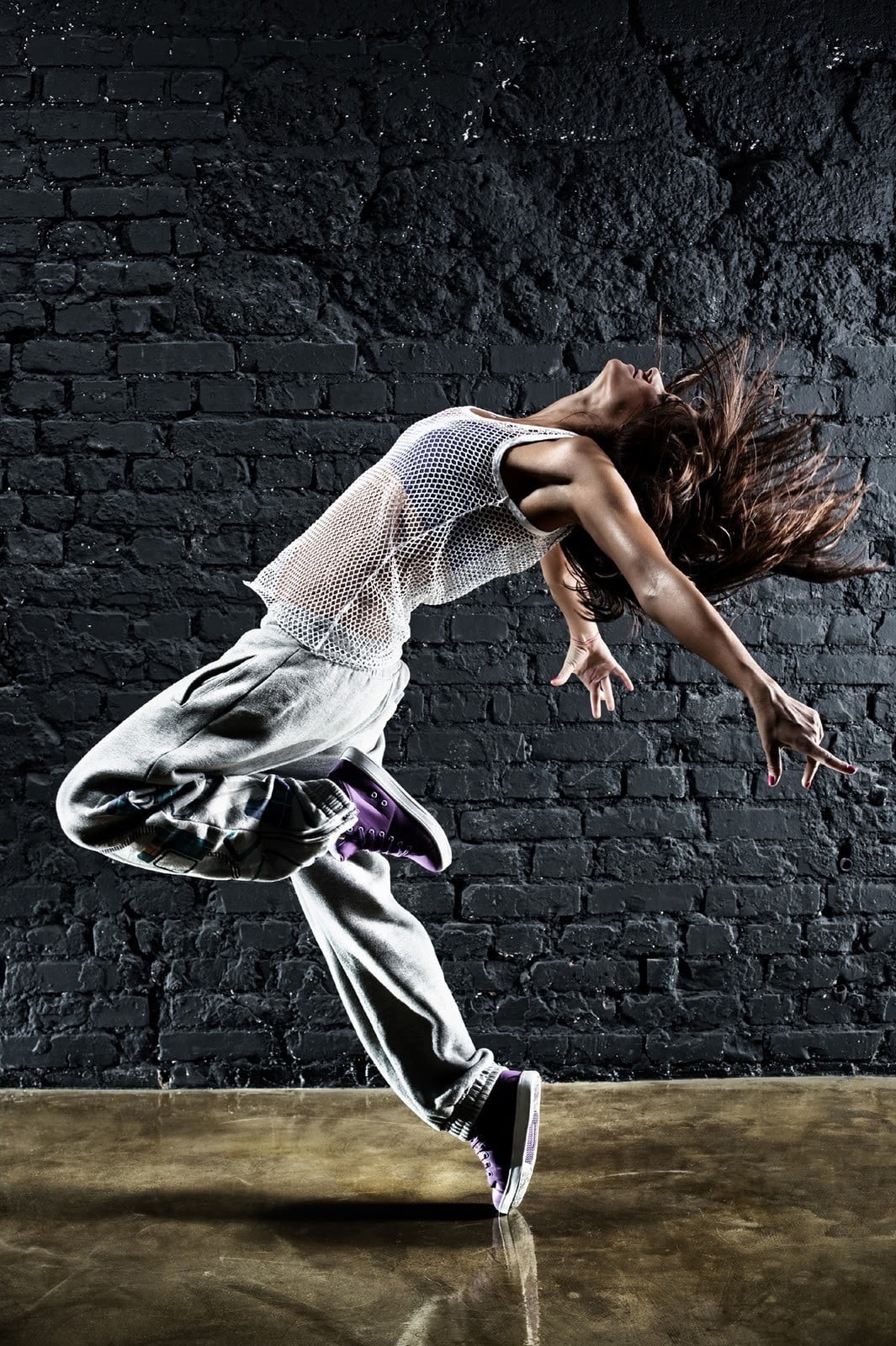 motion, 720P, two, ballet, black, full length, dancer, leisure activity, white, skill, breakdancing, human arm, flexibility, mid-air, performance, hip hop, Phone HD Wallpaper