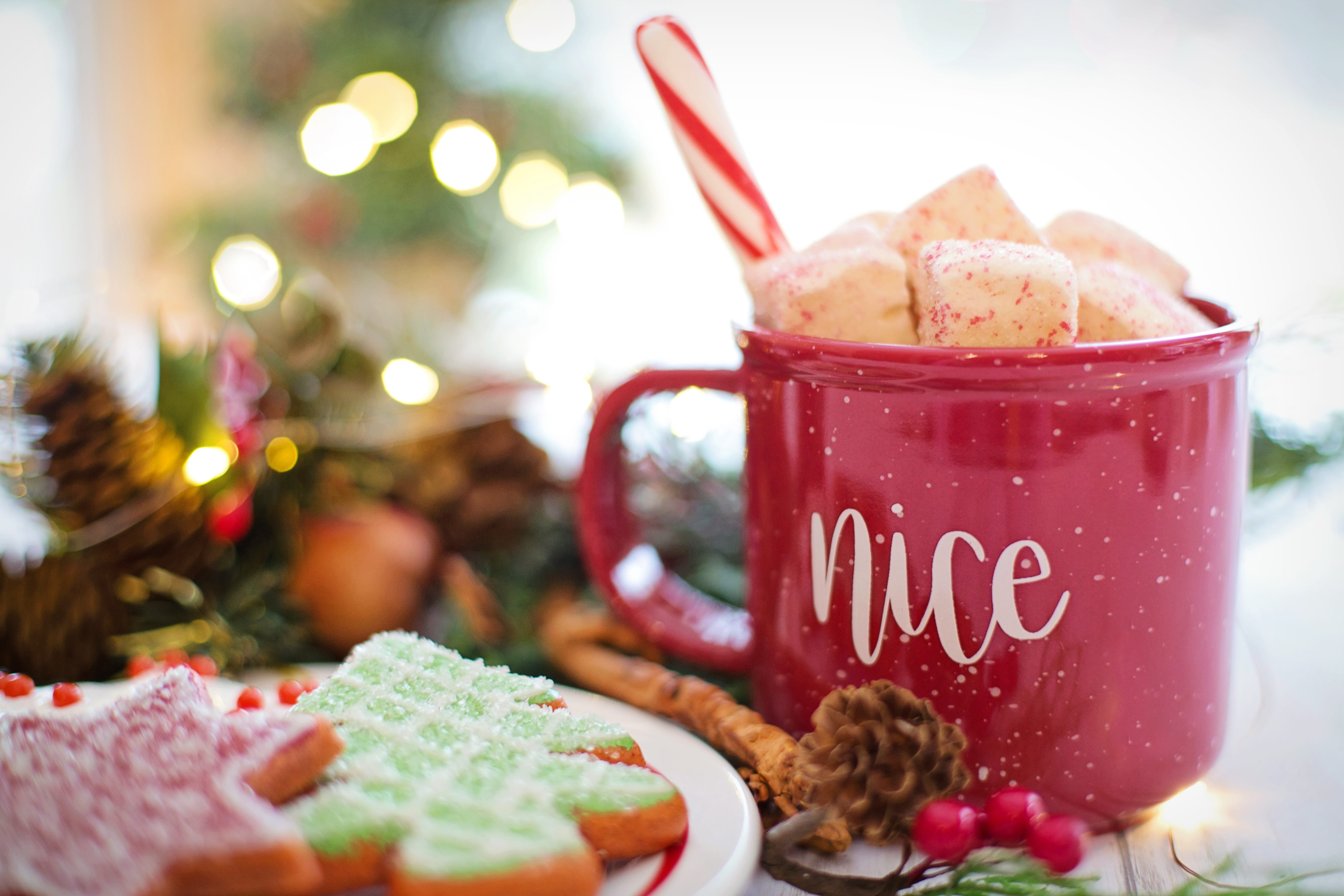 food, red, beverage, comfort, western script, christmas tree, drink, refreshment, hot, food and drink, indulgence, close-up, holiday - event, snack, marshmallows, HD Wallpaper