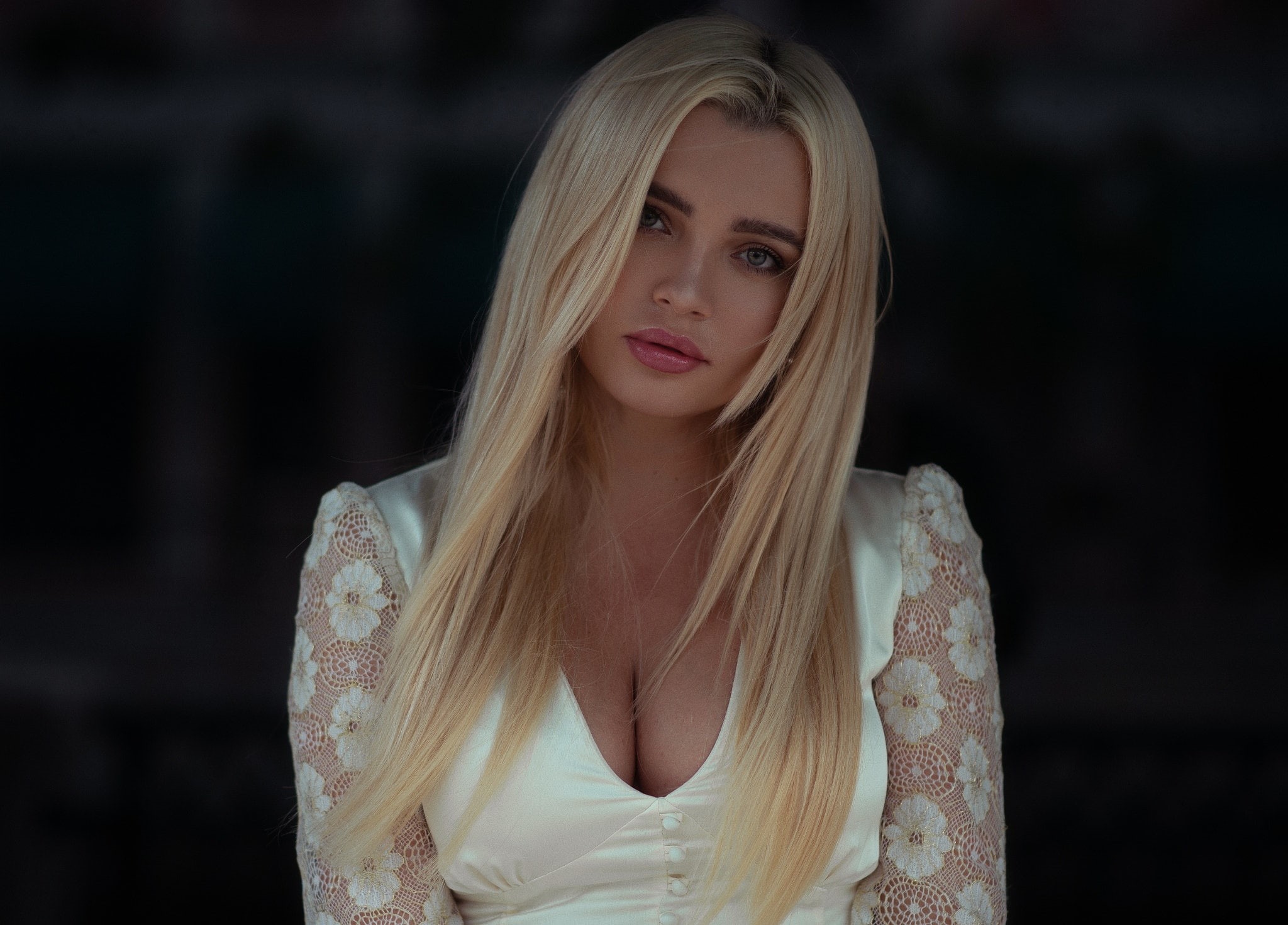 portrait, long hair, cleavage, black background, 1080P, women, lace, blonde, looking at viewer, HD Wallpaper