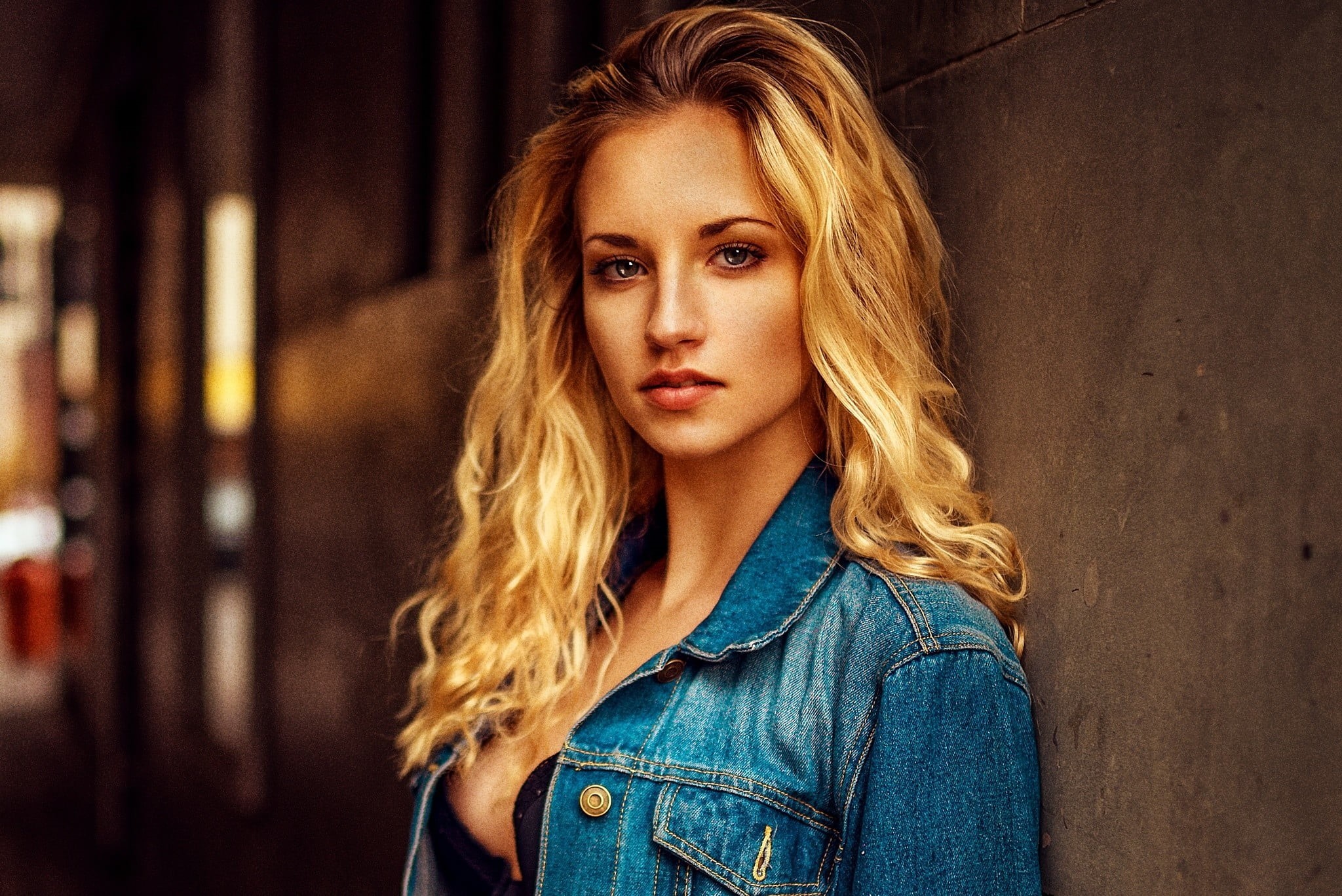 contemplation, looking at camera, focus on foreground, hair, model, Miro Hofmann, looking at viewer, blonde, beautiful woman, portrait, standing, face, HD Wallpaper