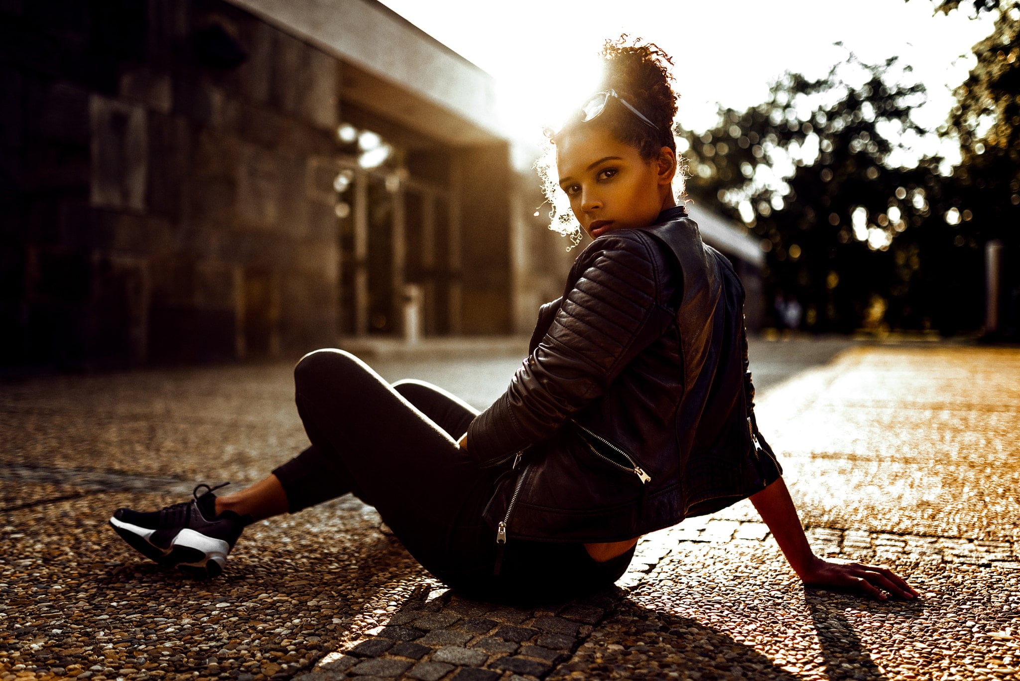 casual clothing, adult, 1080P, Miro Hofmann, fashion, women, lifestyles, street, brown eyes, portrait, young women, sneakers, side view, architecture, HD Wallpaper