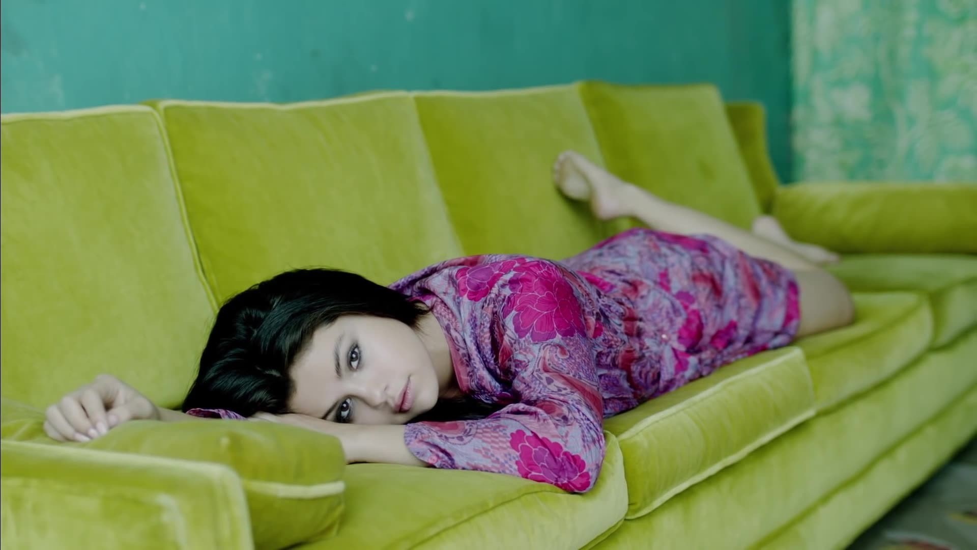 sofa, Selena Gomez, black hair, young adult, women, contemplation, beauty, green color, leisure activity, portrait, lying down, indoors, one person, celebrity, HD Wallpaper