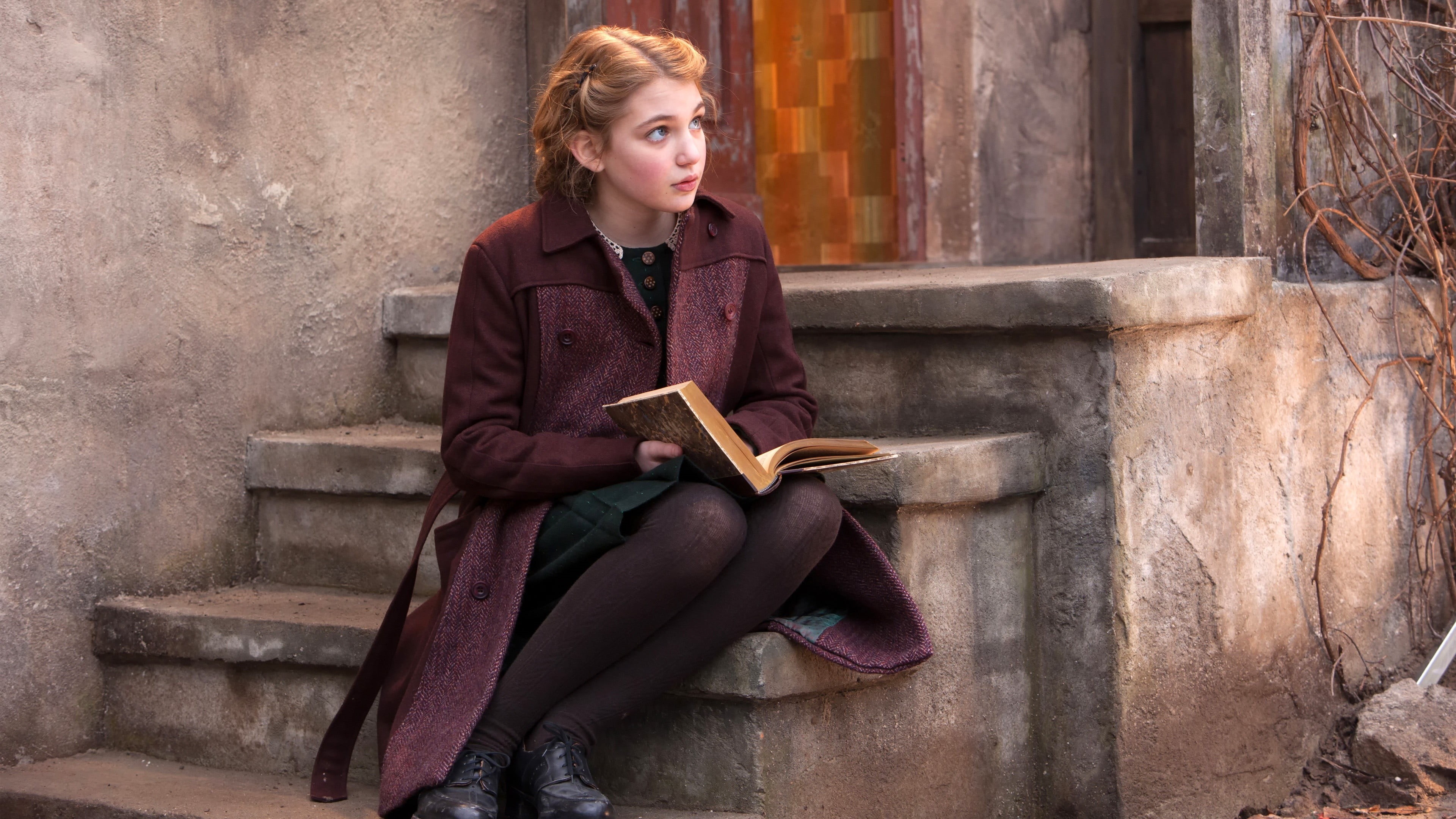 young women, Sophie Nélisse, movies, women, built structure, real people, maroon, The Book Thief, beautiful woman, leisure activity, architecture, young adult, HD Wallpaper