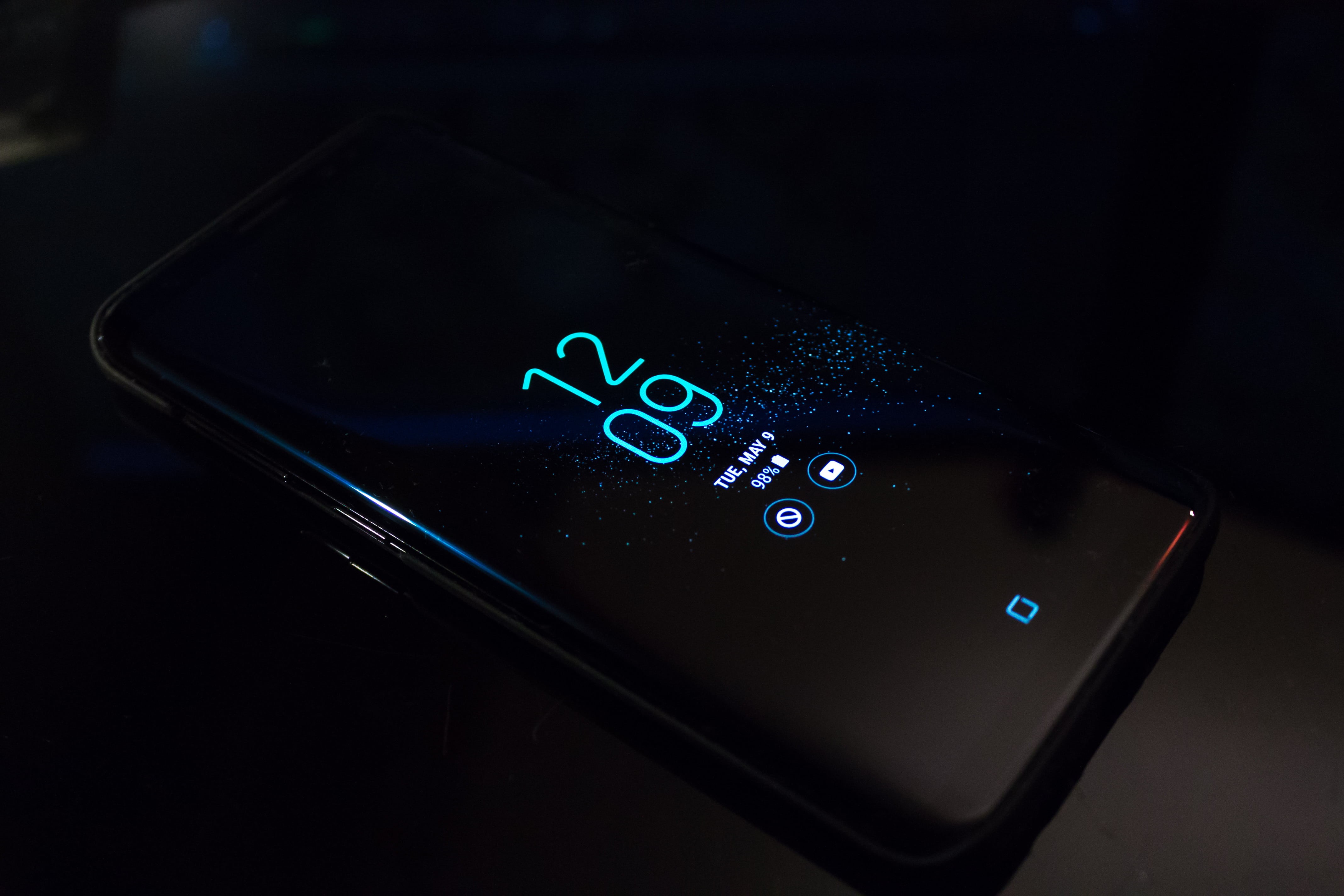 wireless, technology, single object, black background, cellphone, smartphone, studio shot, dark, android, number, cell phone, computer network, 4K, communication, HD Wallpaper