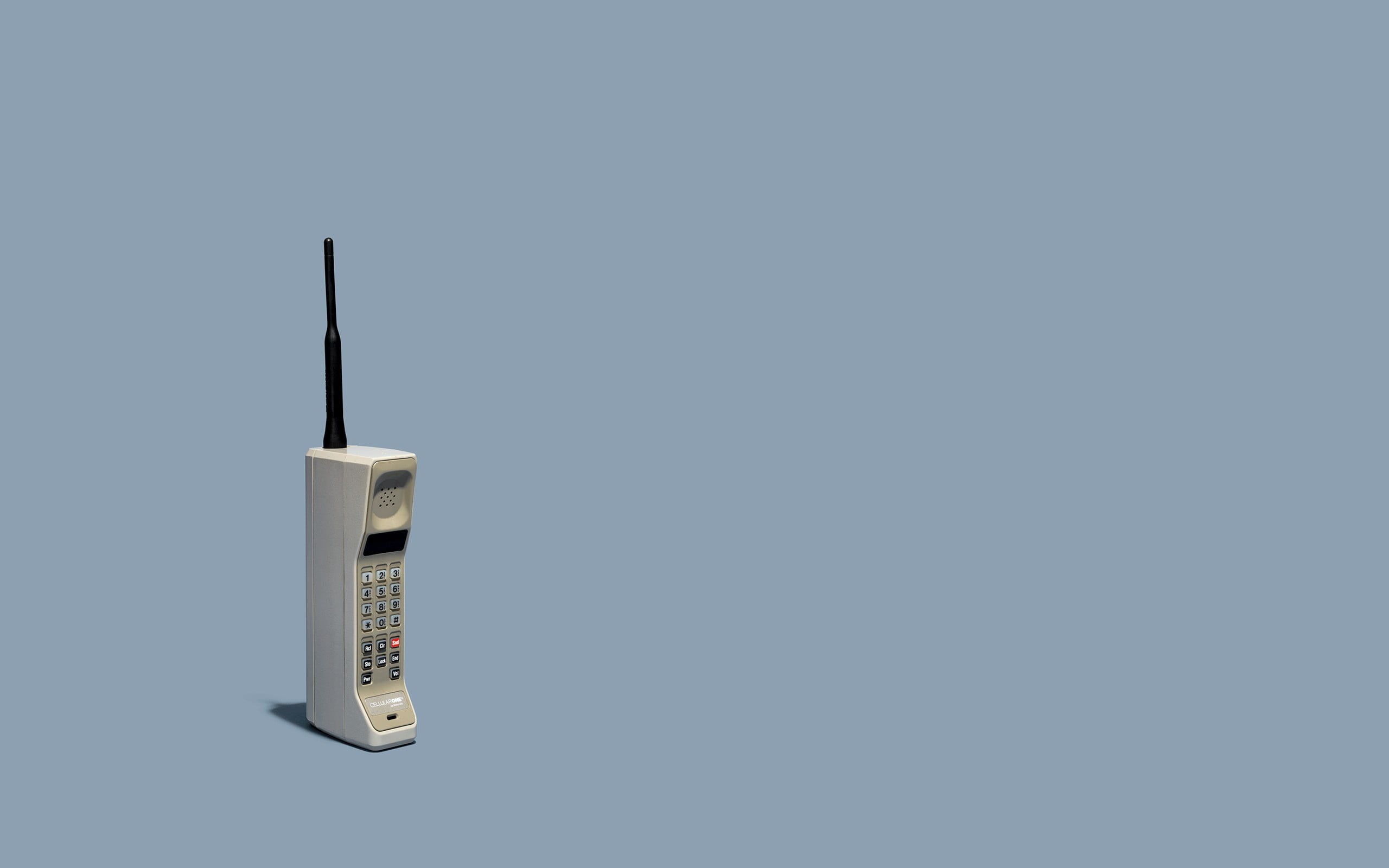 Motorola DynaTAC, no people, technology, landline phone, single object, white, white background, close-up, telephone, wireless technology, metal, indoors, HD Wallpaper