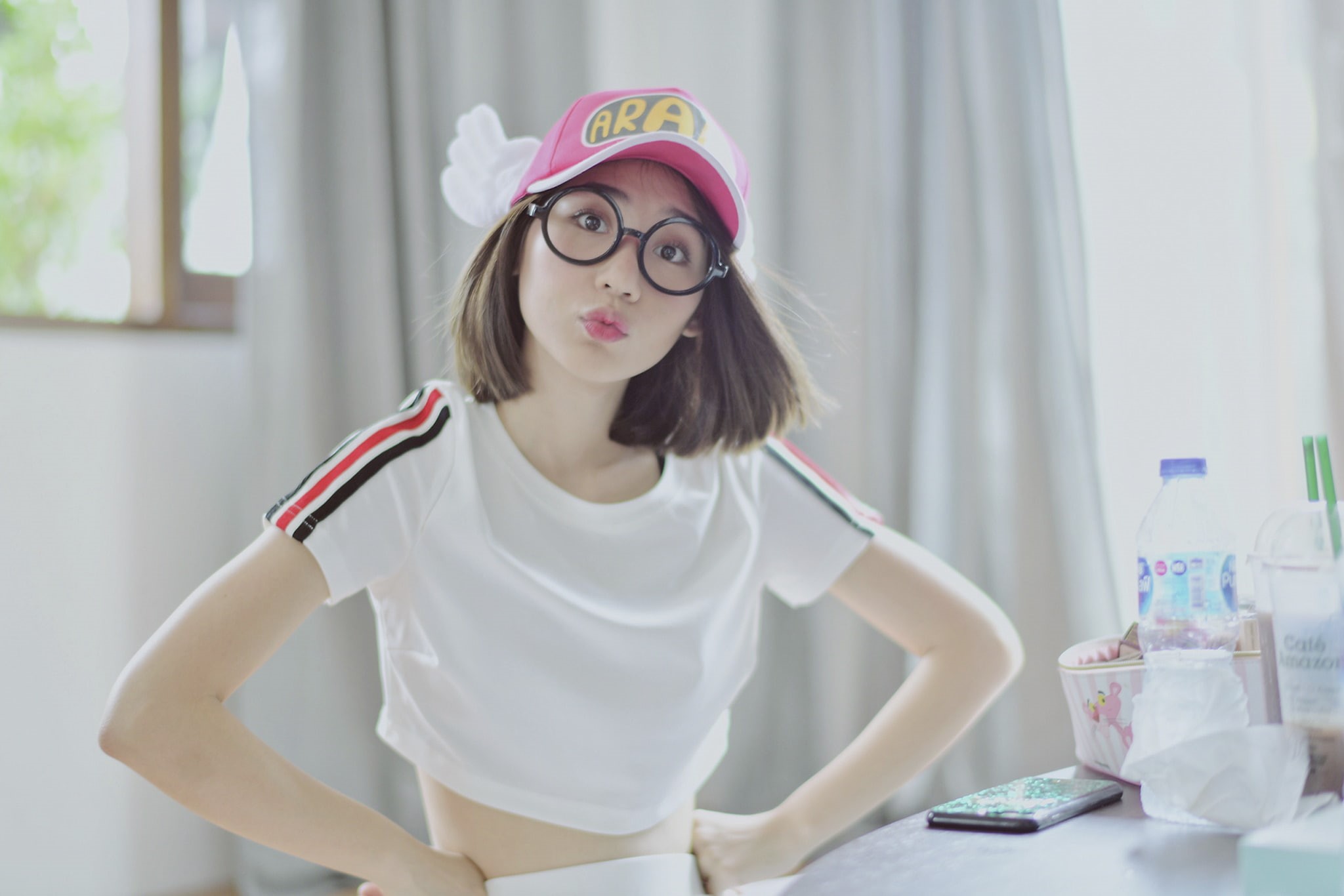 Arale Norimaki, Asian, water bottle, women, anime girls, cellphone, baseball caps, looking at viewer, depth of field, bokeh, fake glasses, indoors, brunette, HD Wallpaper