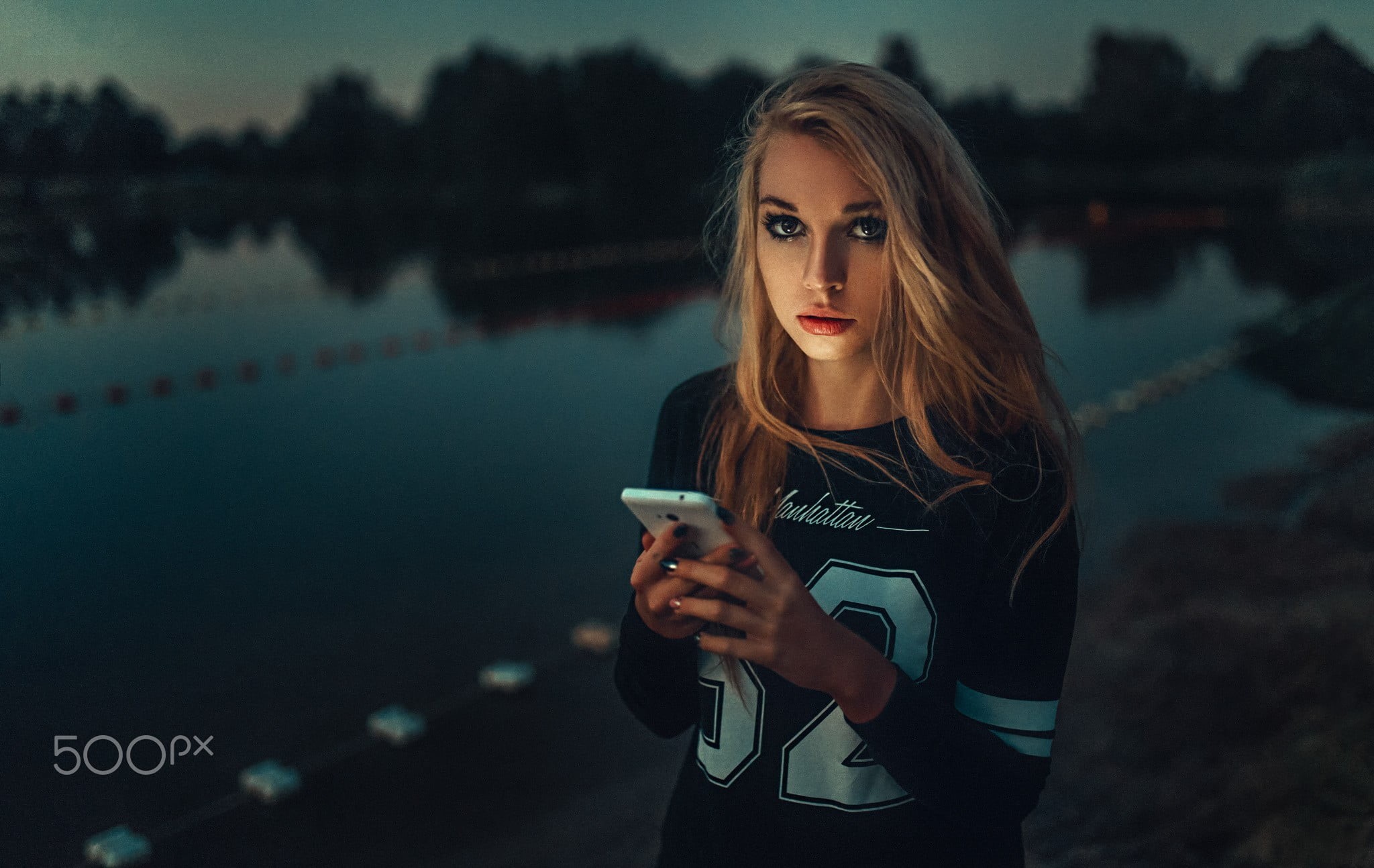 Caroline, hair, adult, wireless technology, Caroline Banasik, one person, cellphone, looking at viewer, 1080P, young women, water, beautiful people, looking at camera, HD Wallpaper