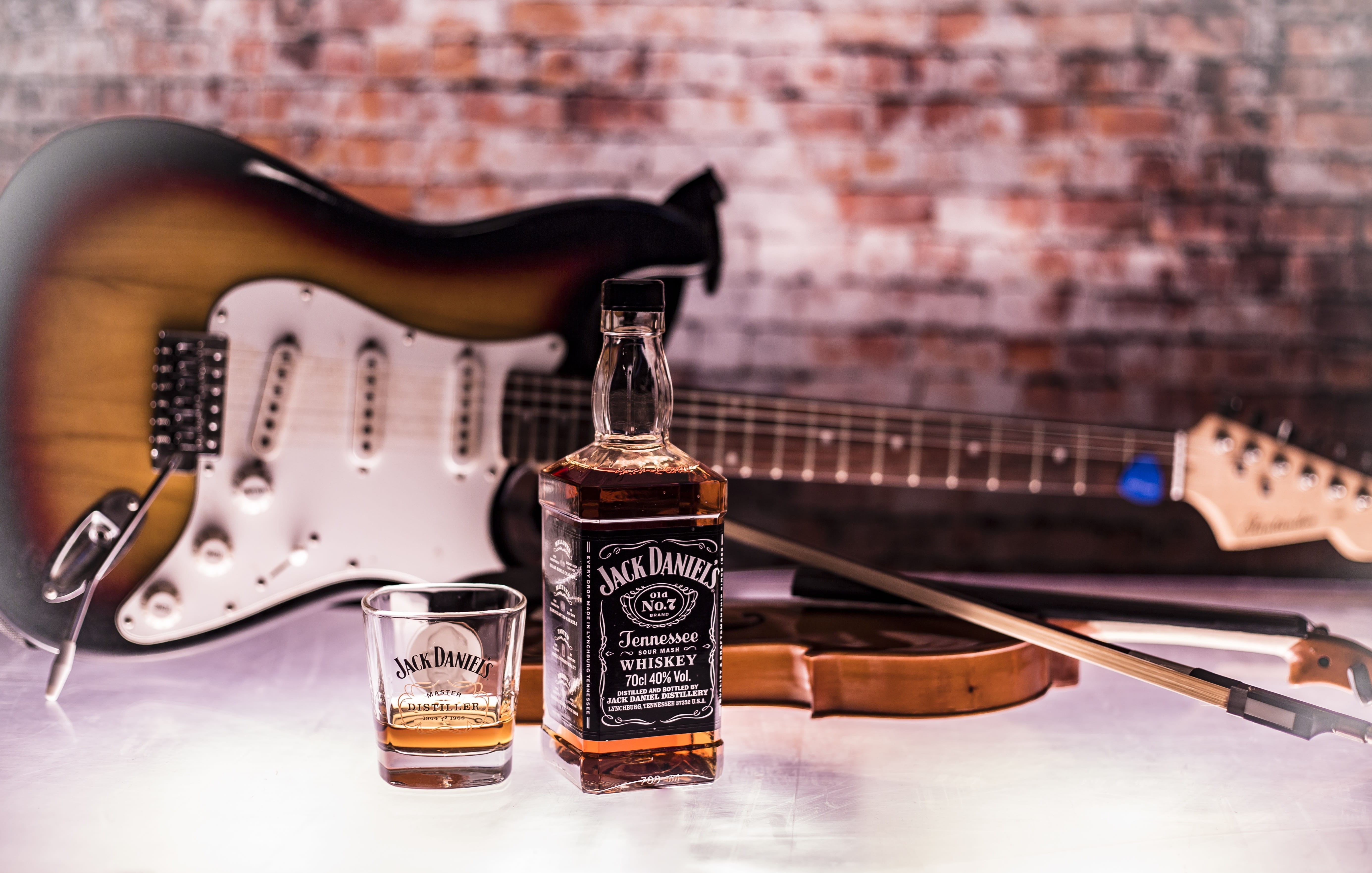 daniels, drink, spirit, musical instrument string, absence, jack daniels, food and drink, close-up, indoors, studio shot, arts culture and entertainment, HD Wallpaper