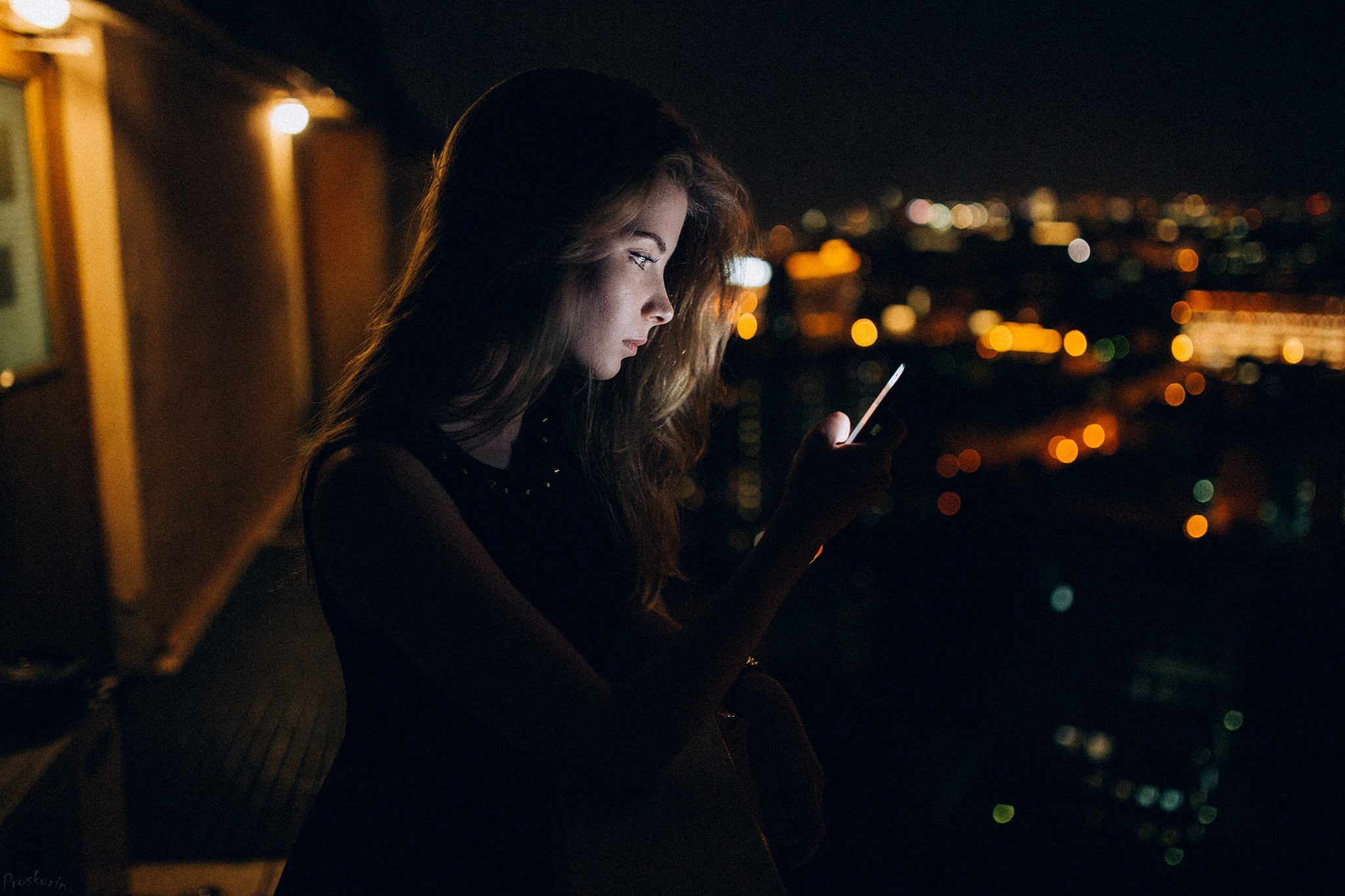 depth of field, waist up, looking, dark, side view, communication, young adult, hairstyle, long hair, illuminated, 1080P, wavy hair, standing, profile, HD Wallpaper
