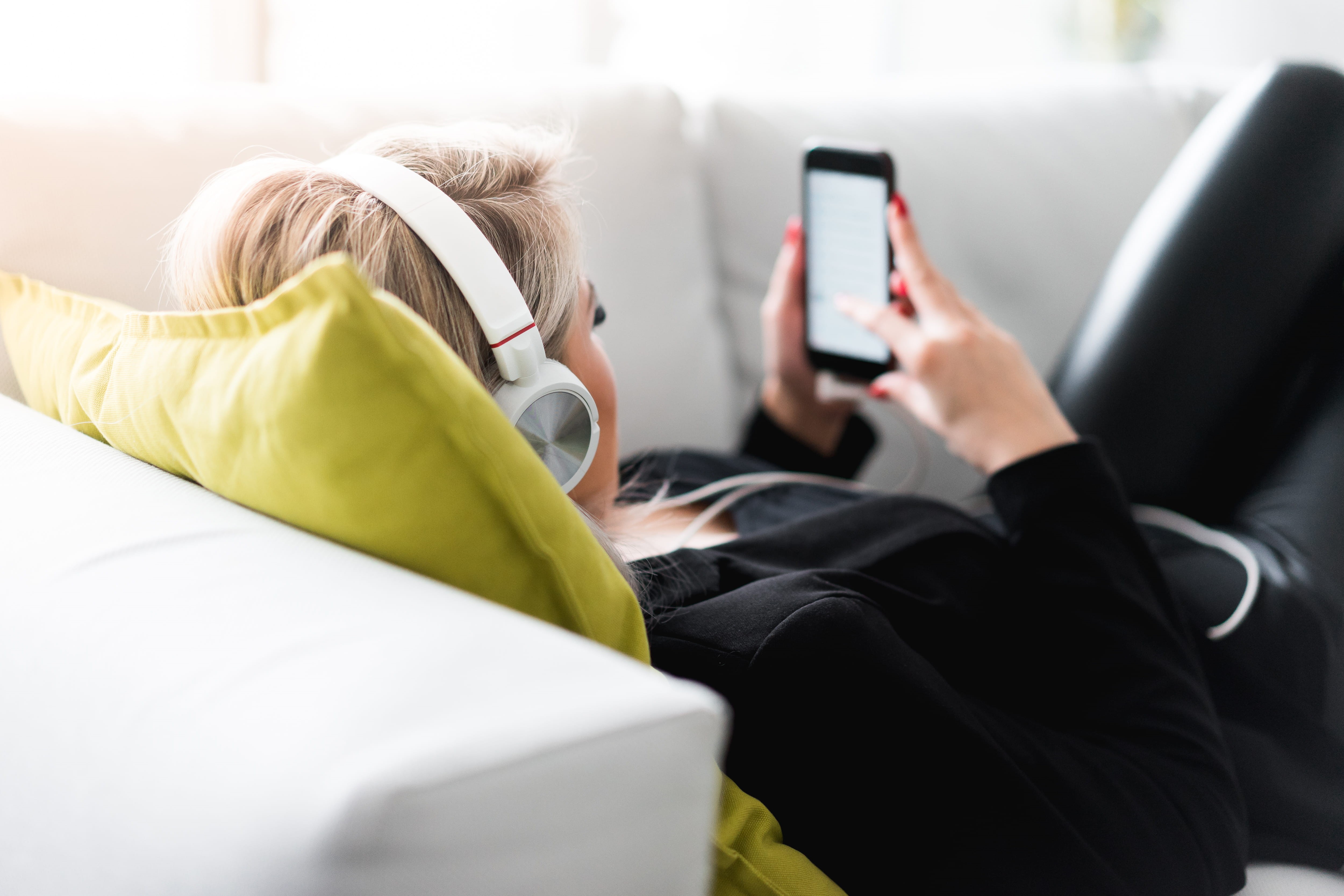 top, sunday, connection, bedroom, laying, lying down, people, songs, home, relaxation, woman, relaxing, indoors, technology, phone, furniture, women, relax, HD Wallpaper