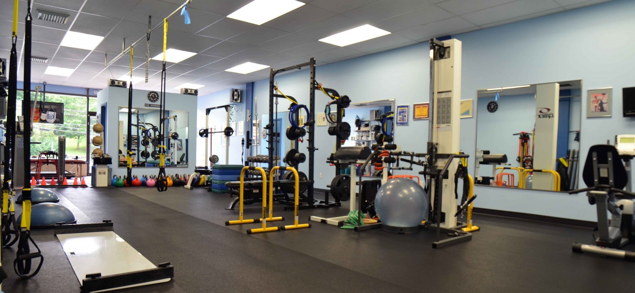 exercising, health club, weight, people, effort, fitness computer desktop backgrounds, absence, exercise equipment, healthy lifestyle, sports equipment, HD Wallpaper
