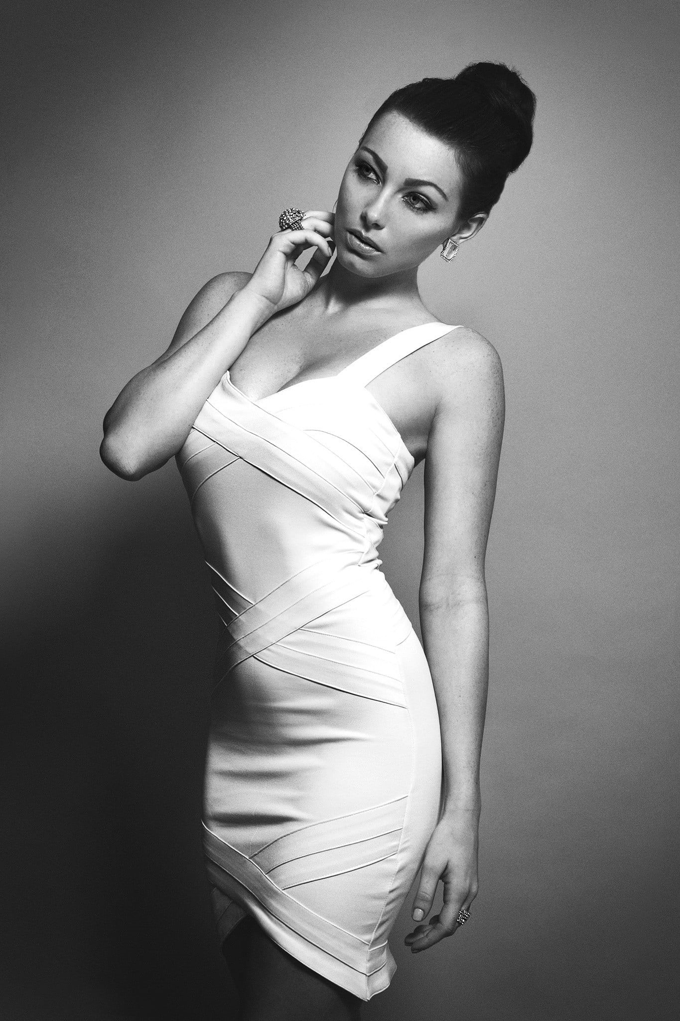 beauty, elegance, looking at camera, dress, one person, adult, 1080P, studio shot, indoors, portrait, hair, clothing, fashion, glamour, young adult, beautiful woman, Phone HD Wallpaper
