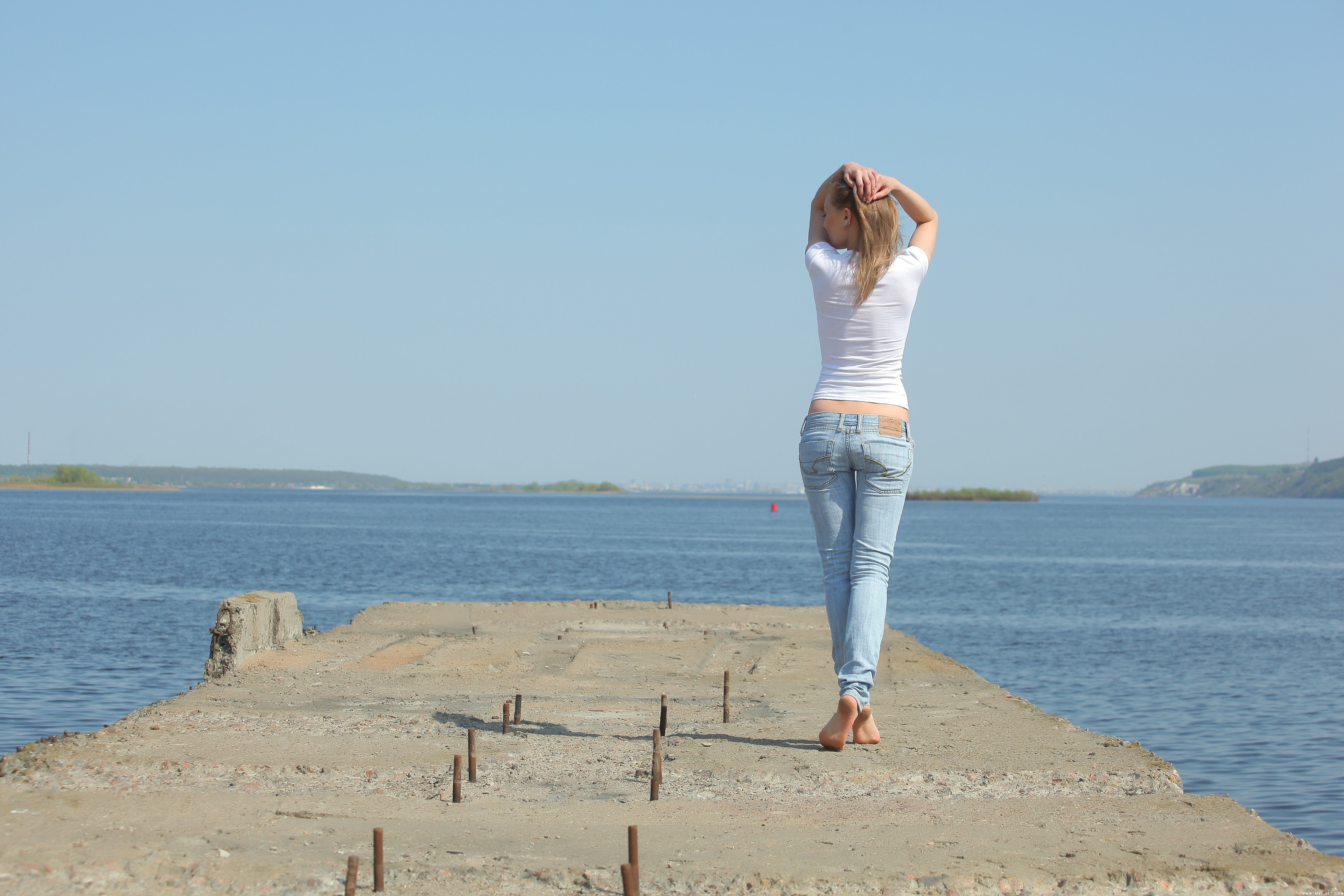 women outdoors, lifestyles, model, nature, casual clothing, beach, s, women, 5K, rear view, adult, sea, one person, Avril B, barefoot, leisure activity, HD Wallpaper