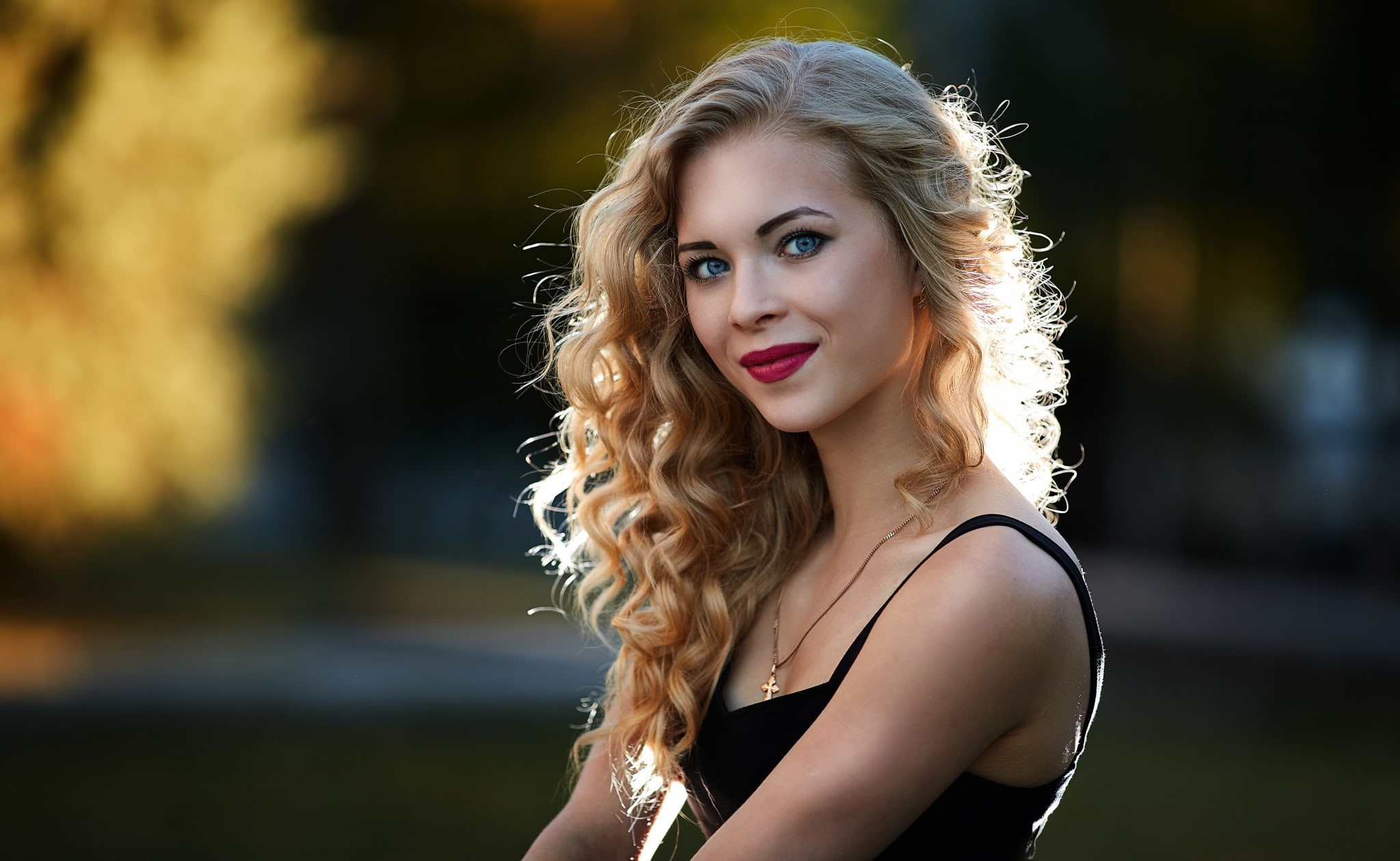 face, curly hair, teenager, fashion, blonde, smiling, long hair, make-up, one person, lipstick, wavy hair, women, makeup, headshot, young adult, beautiful woman, HD Wallpaper