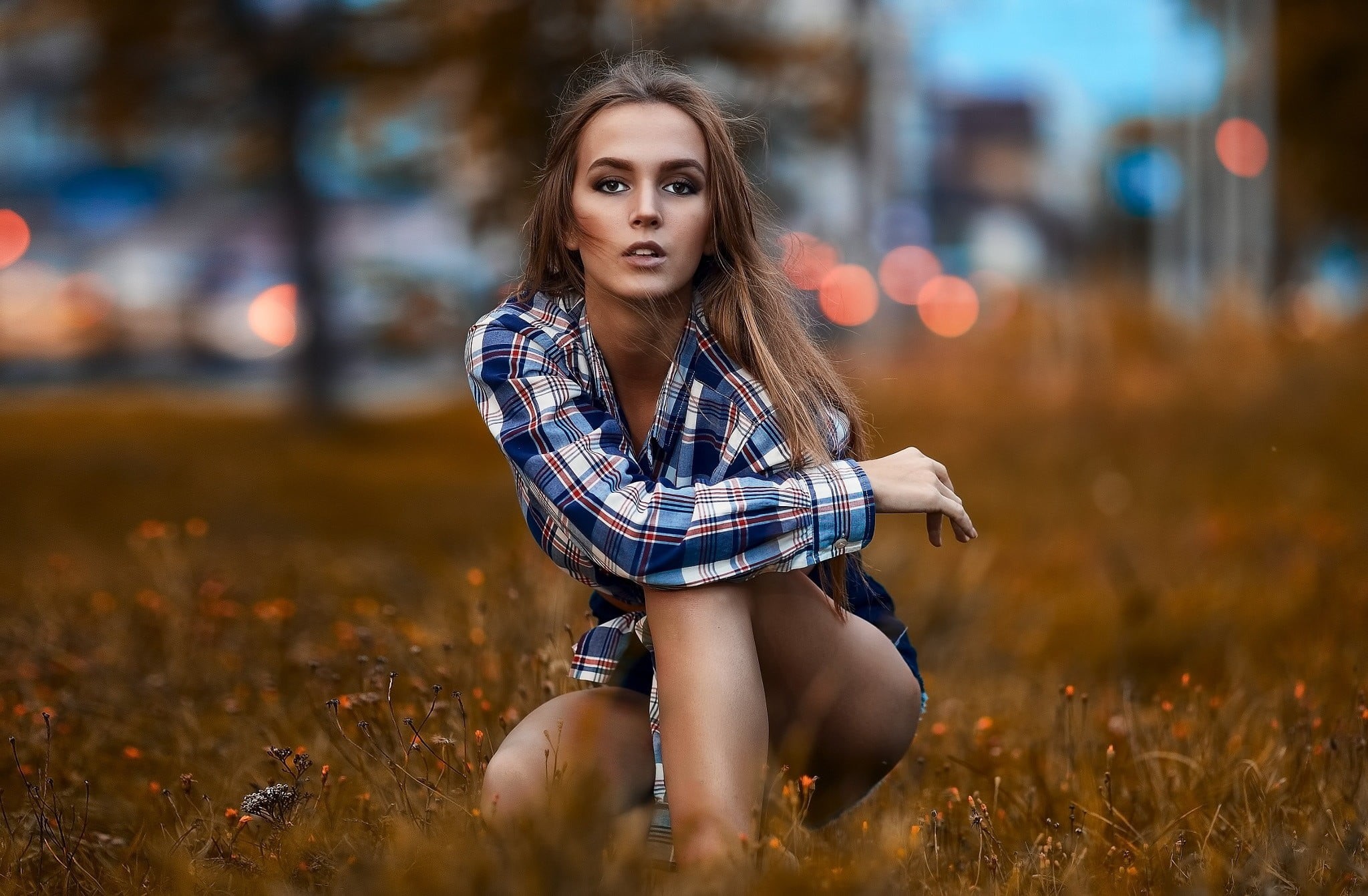 outdoors, button, teenager, 1080P, sitting, black, blue, beautiful woman, beauty, model, looking at camera, plaid, hairstyle, photographer, young adult, HD Wallpaper
