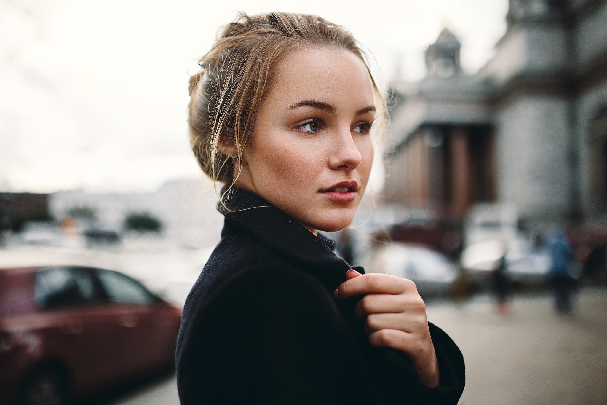 beautiful woman, fashion, real people, one person, city, model, Julia Tavrina, young adult, car, blonde, black coat, portrait, architecture, mode of transportation, HD Wallpaper