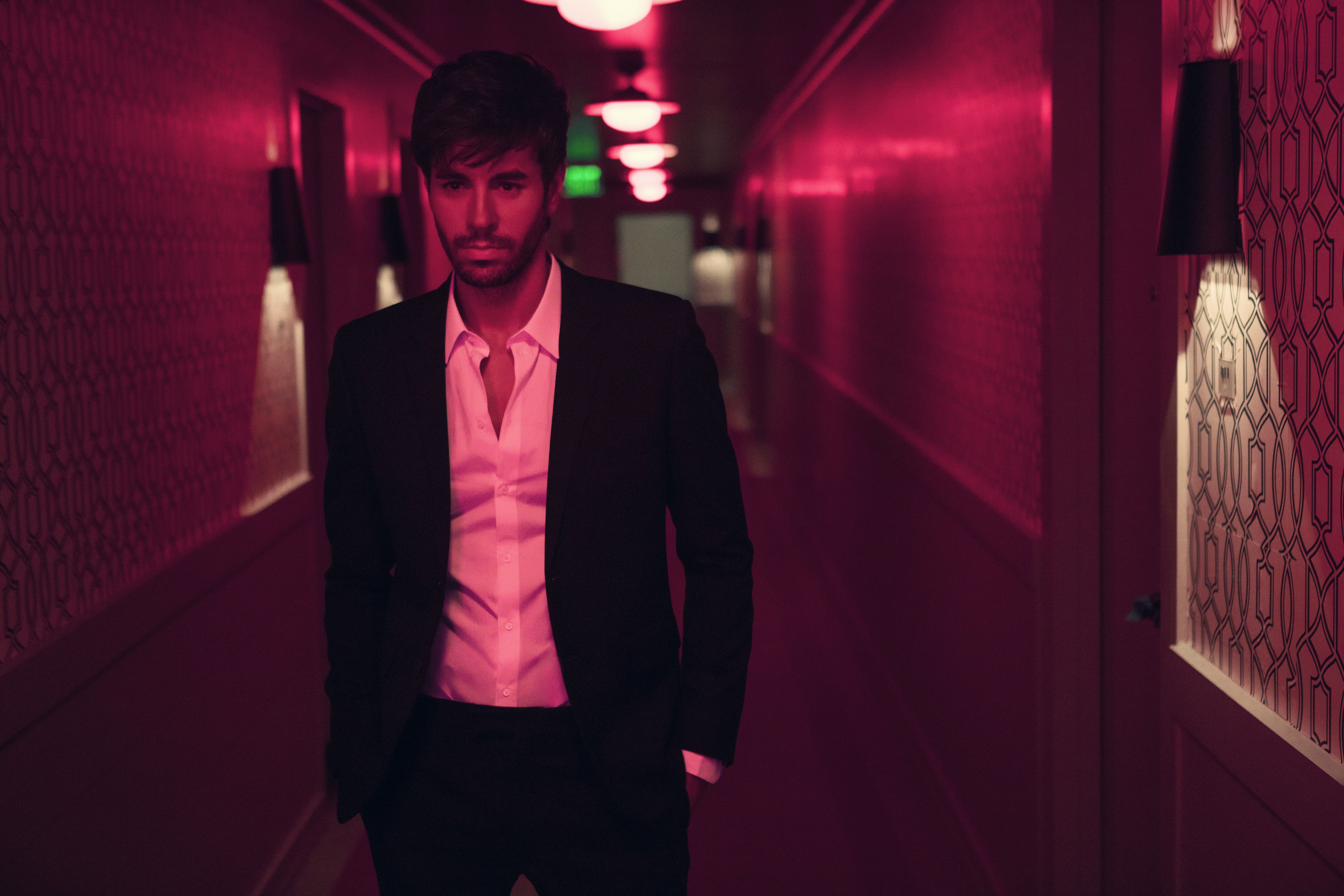 business person, male celebrities, architecture, 8k, looking at camera, suit, front view, adult, one person, nightlife, hd, standing, 4k, night, music, HD Wallpaper