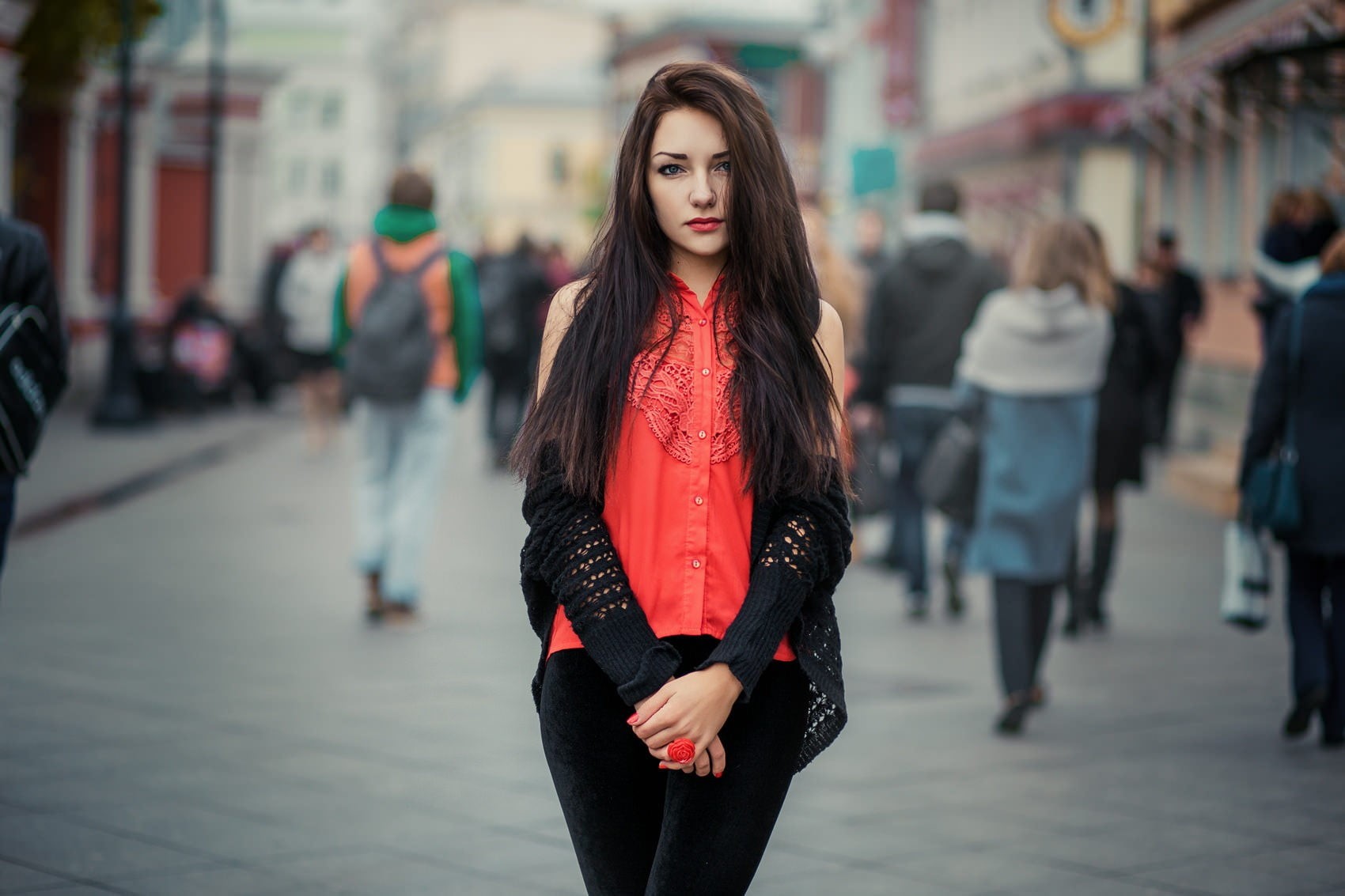 model, woman, women, blouse, incidental people, face, 720P, long hair, front view, lifestyles, looking at camera, casual clothing, hairstyle, warm clothing, HD Wallpaper