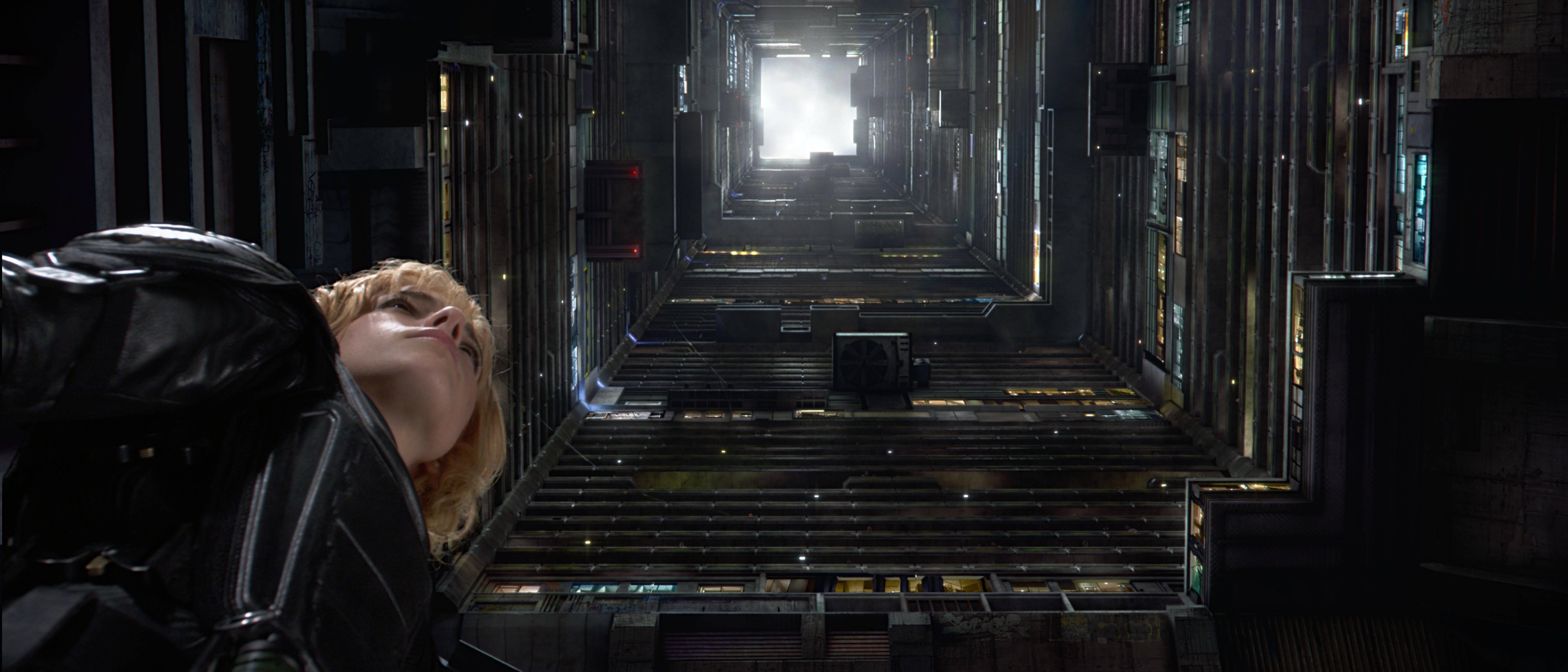 Dredd, building, Cassandra Anderson, waist up, depression - sadness, women, emotion, adult, real people, dark, casual clothing, young adult, built structure, HD Wallpaper