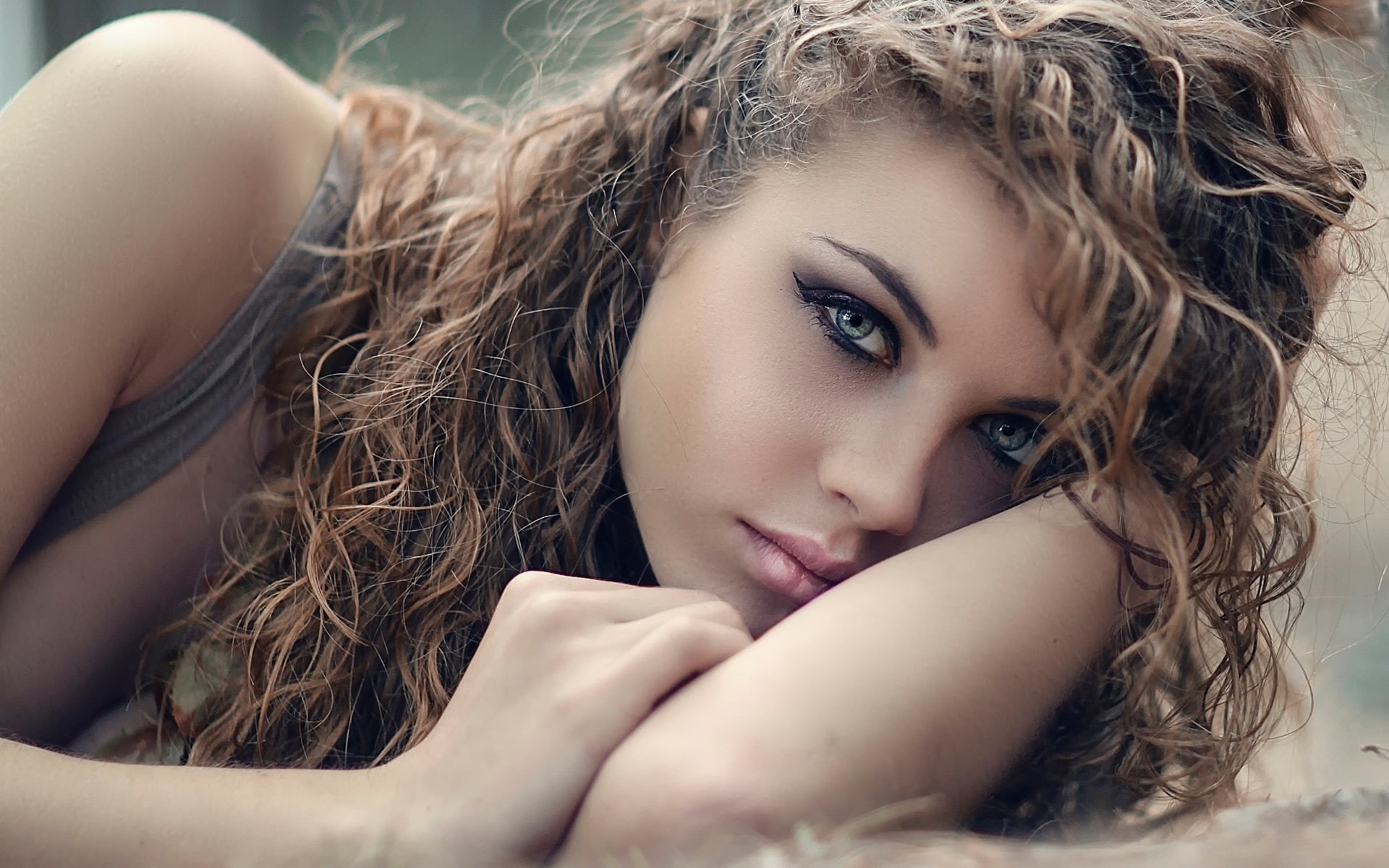 spaghetti, top, 1080P, Curly, strap, women, Girl, s, Eyes, Hair, HD Wallpaper