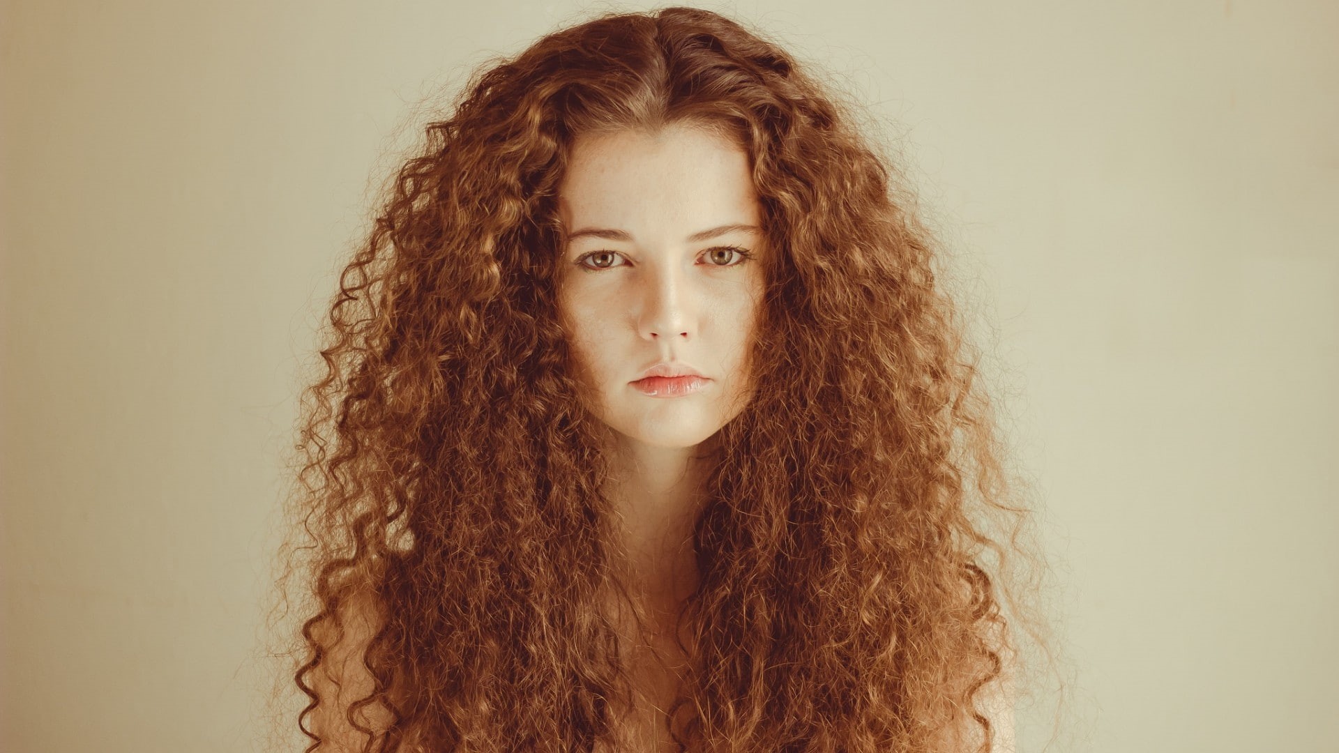 1080P, hairstyle, face, adult, looking at viewer, frizzy, curly hair, studio shot, young adult, teenager, women, body part, beauty, simple background, HD Wallpaper