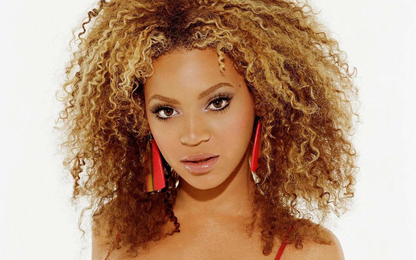 frizzy, young adult, Girl, portrait, hairstyle, looking at camera, indoors, women, Beyonce, young women, Red, Eyes, human face, body part, headshot, Singer, HD Wallpaper
