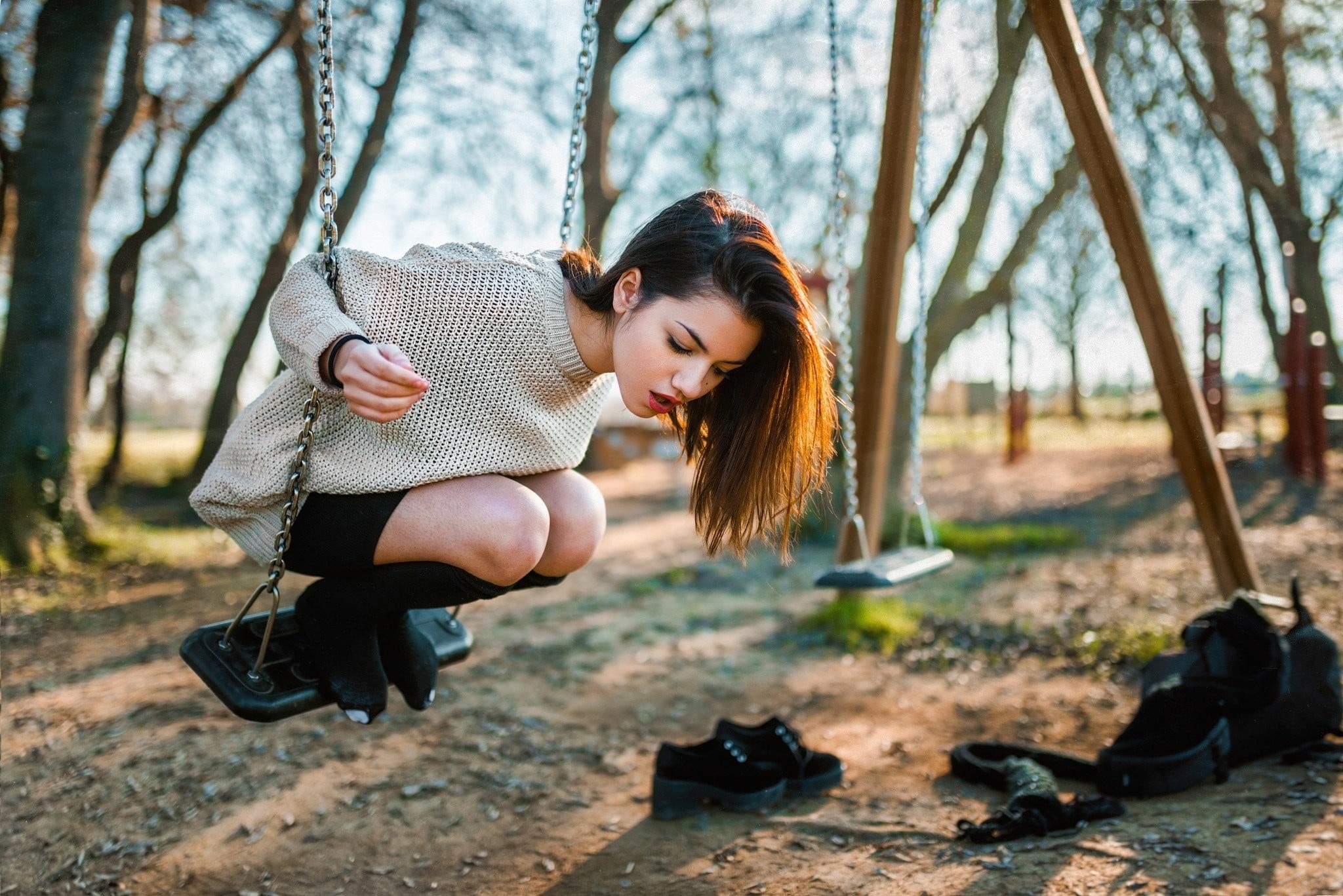 1080P, hairstyle, young women, land, model, long hair, outdoors, lifestyles, brunette, adult, swings, plant, brown hair, sweater, young adult, nature, HD Wallpaper