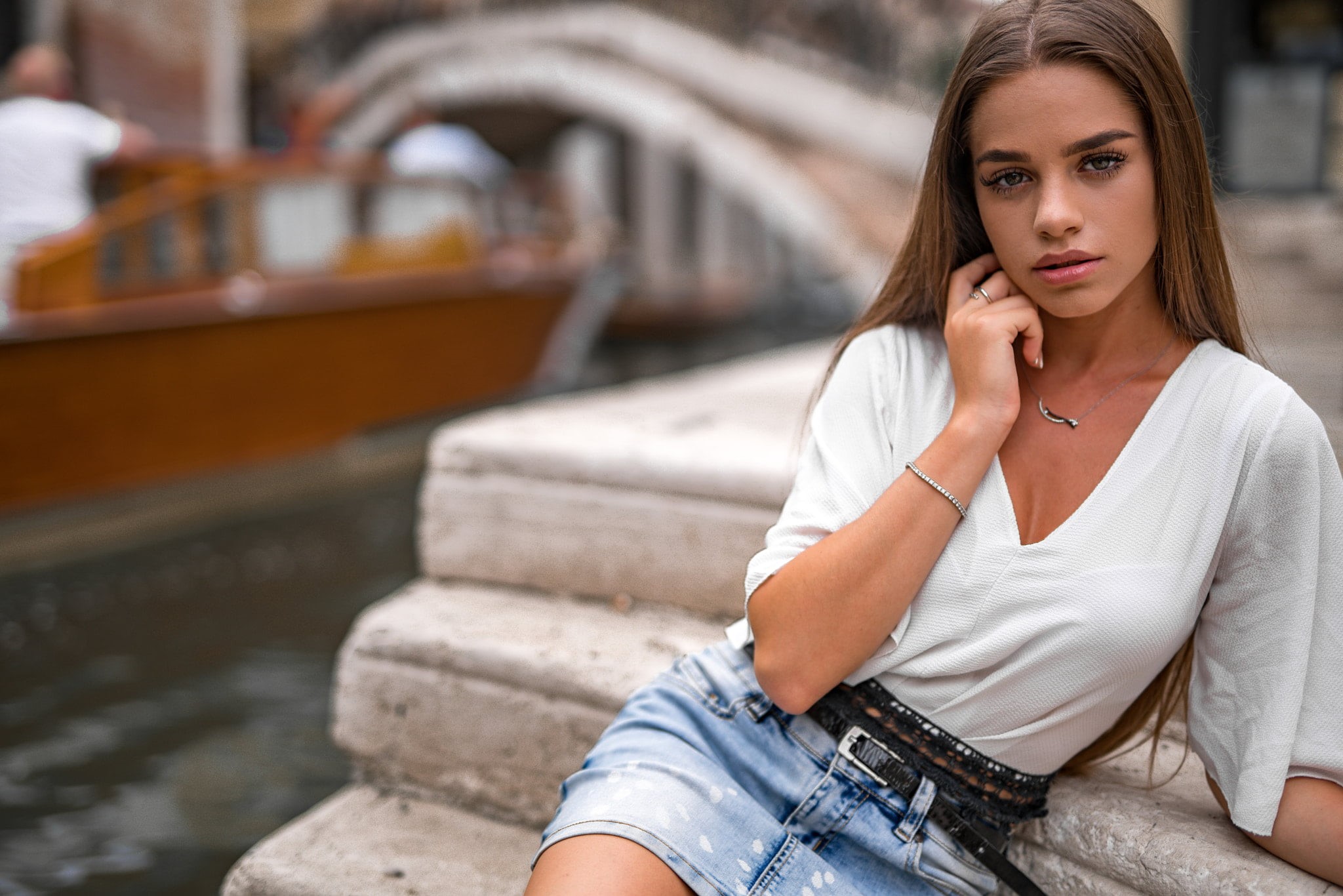 architecture, contemplation, hairstyle, beauty, portrait, denim skirt, front view, lifestyles, casual clothing, beautiful woman, neck, elbow, focus on foreground, HD Wallpaper