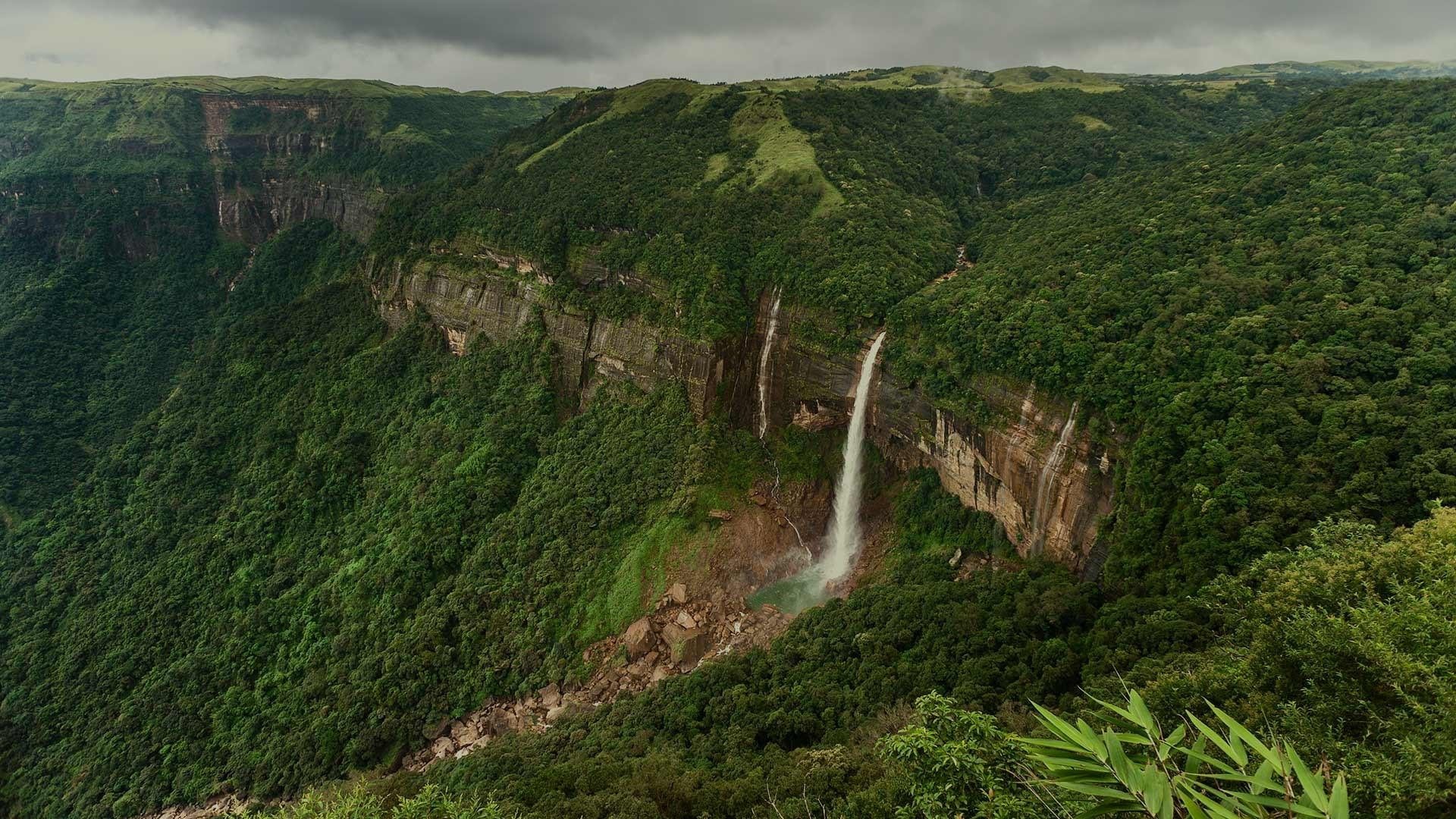 cloudy, 1080P, falls, wet, plunge, asia, waterfall, nohkalikai falls, cherrapunjee, india, HD Wallpaper