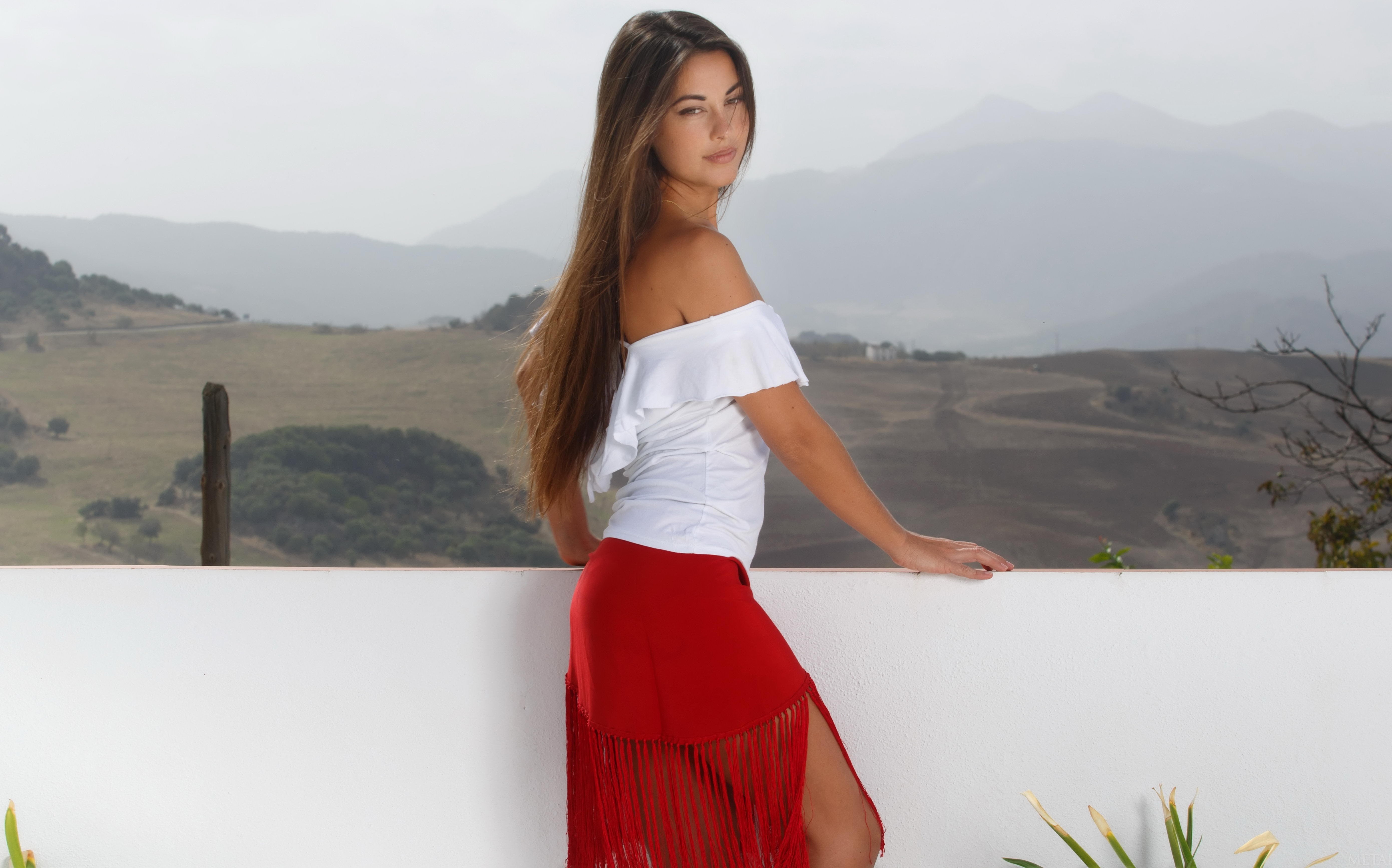 beauty in nature, casual clothing, bare shoulders, hairstyle, one person, environment, leisure activity, standing, brunette, fashion, beautiful woman, mountains, HD Wallpaper