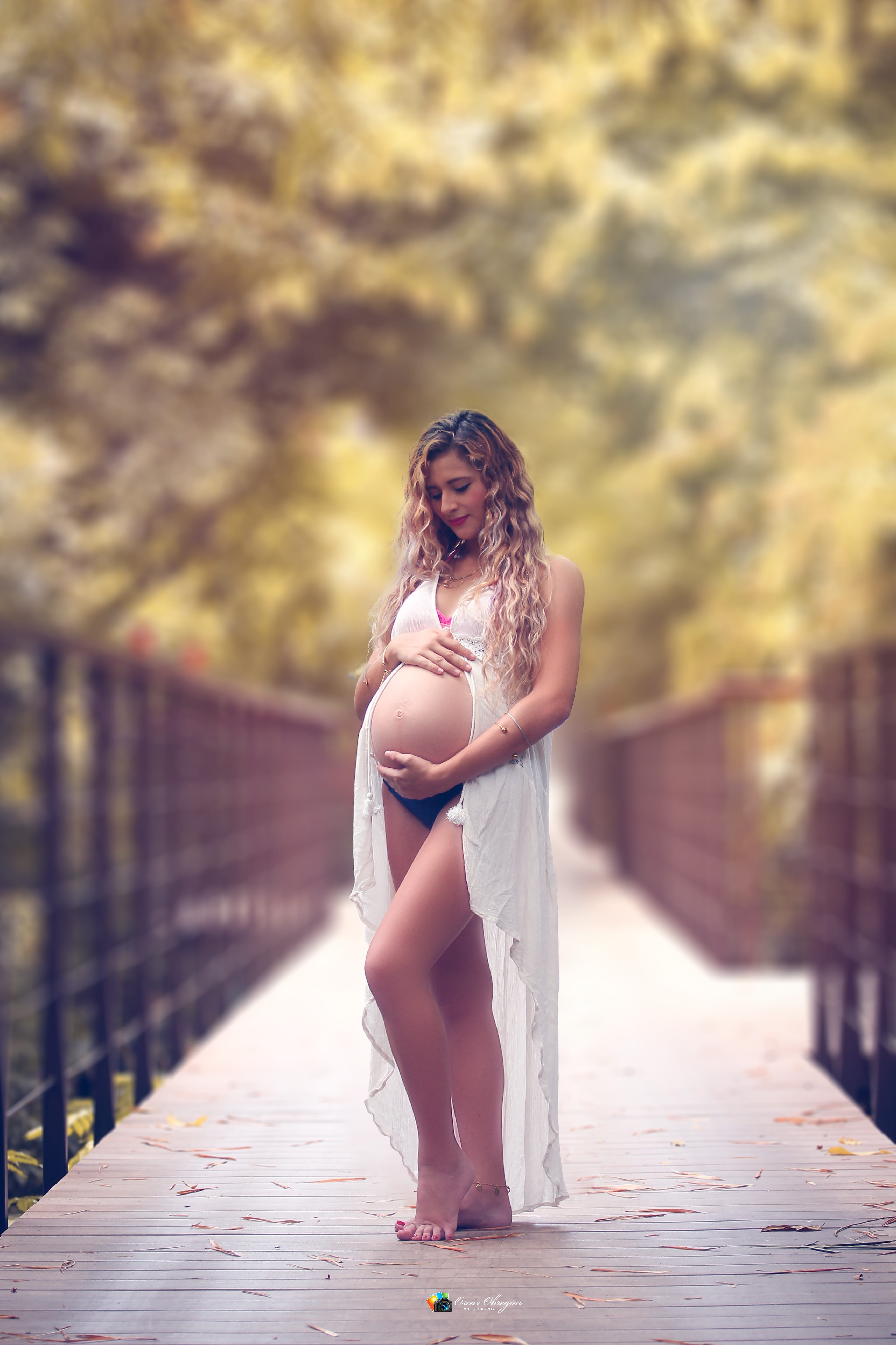 hair, maternal, leisure activity, holding, family, fashion, waiting for you, baby, hold on, female, full length, bridge, adult, beautiful woman, barriga, Phone HD Wallpaper