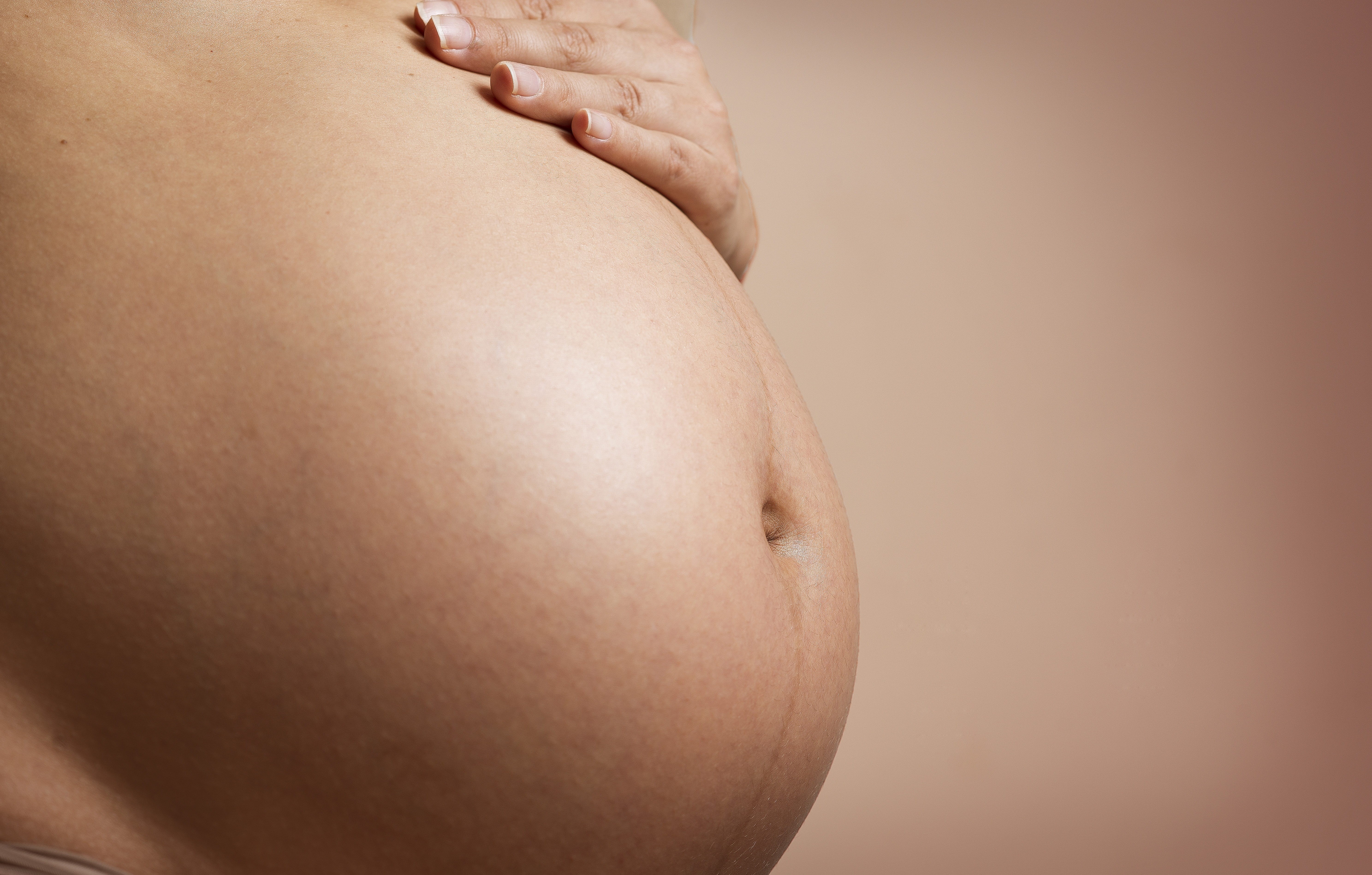 pregnant woman, adult, human fertility, parent, belly, pregnancy, beginnings, care, s, anticipation, indoors, one person, hope - concept, semi-dress, females, HD Wallpaper
