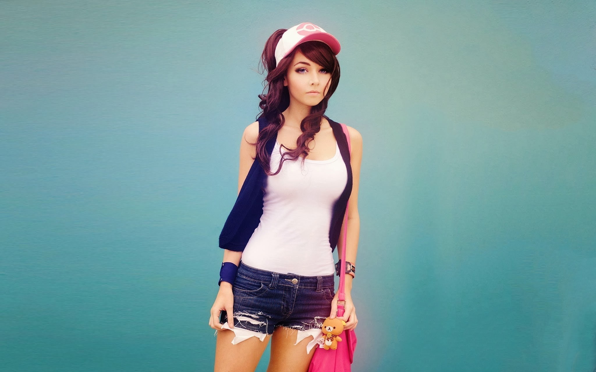 beautiful woman, hairstyle, portrait, beauty, beethy amy thunderbolt, standing, young adult, one person, hair, young women, fashion, shorts, three quarter length, HD Wallpaper
